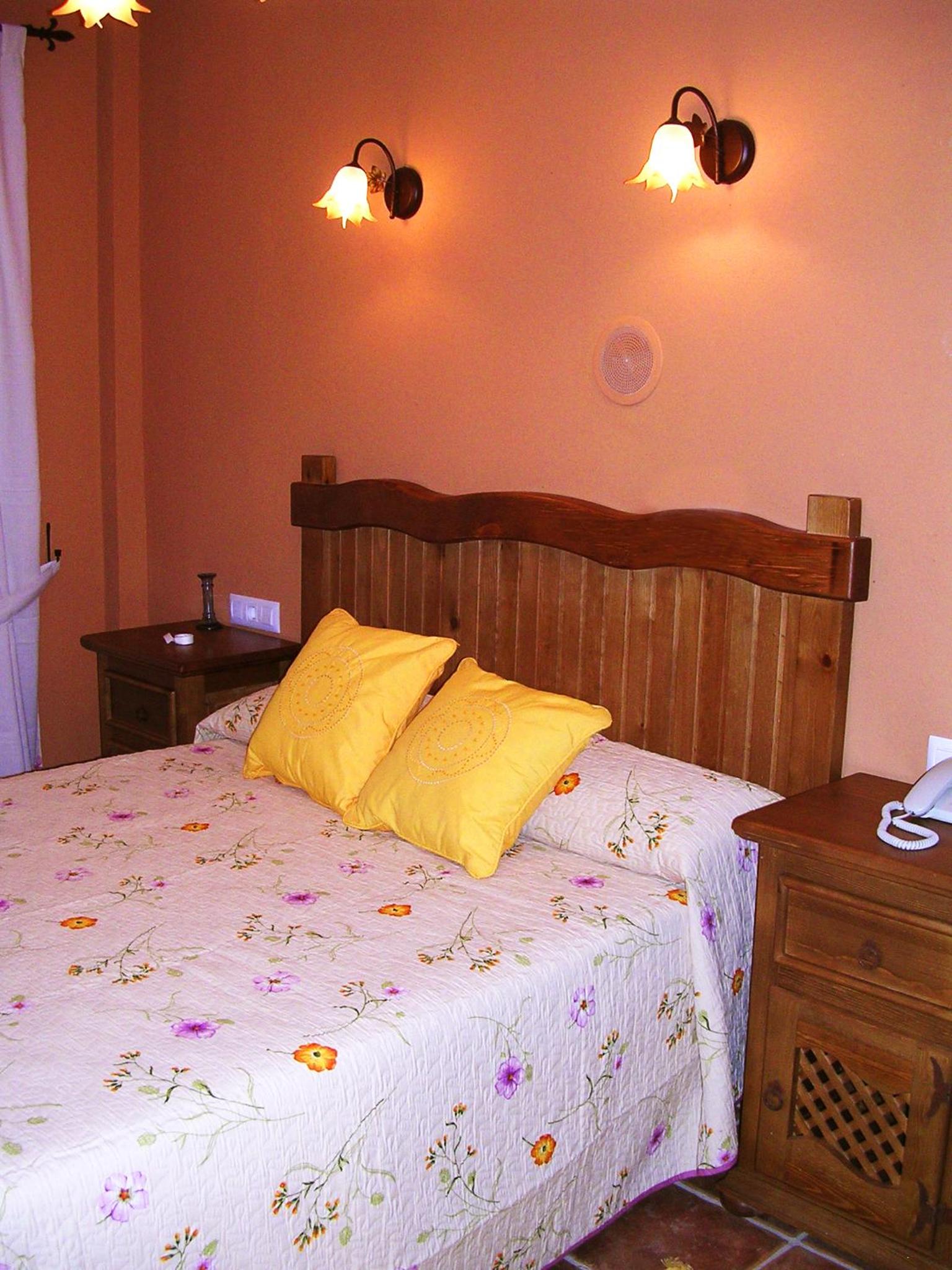 Double or Twin Room - Photo 7