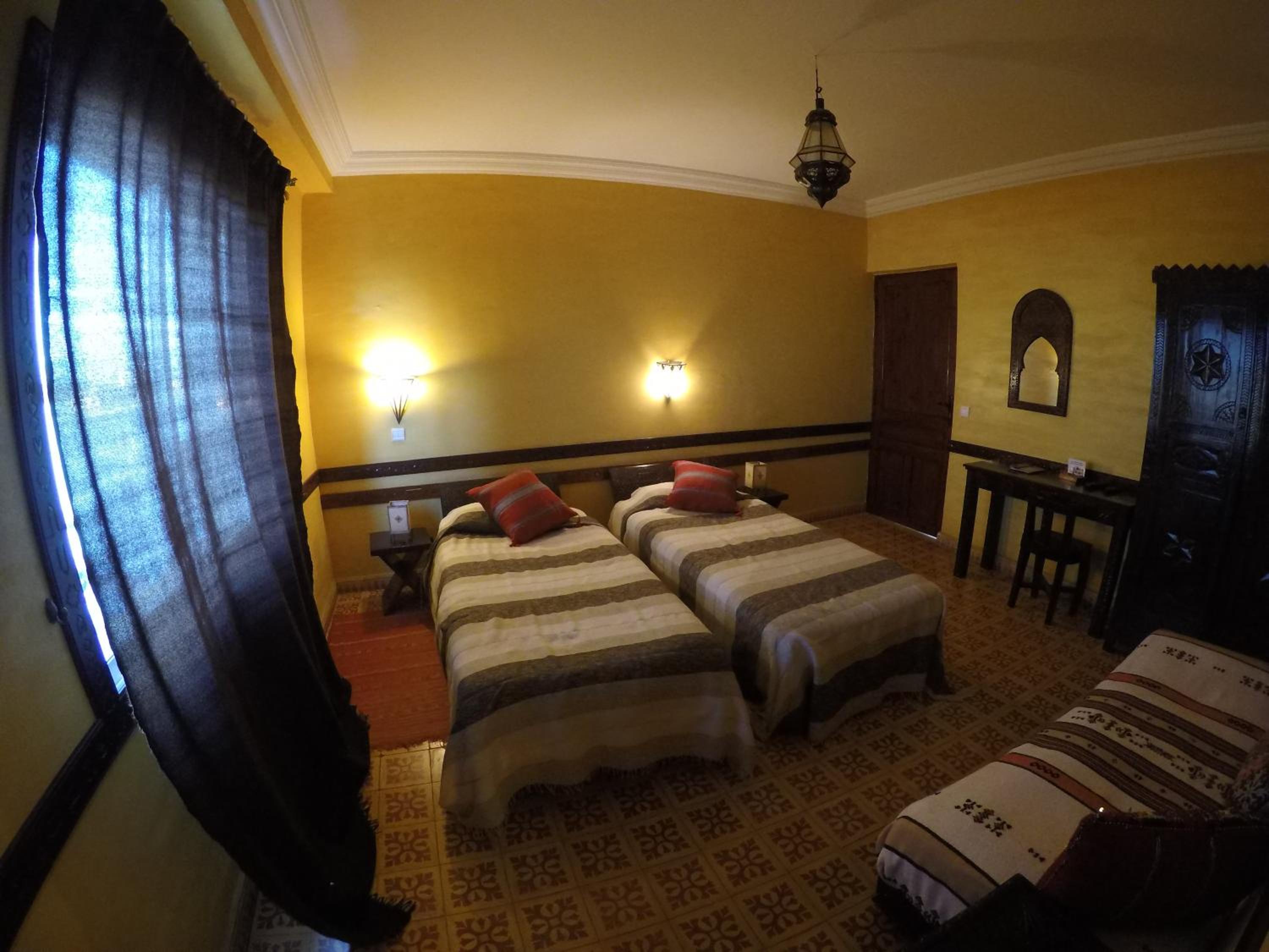 Standard Double Room - Photo 15