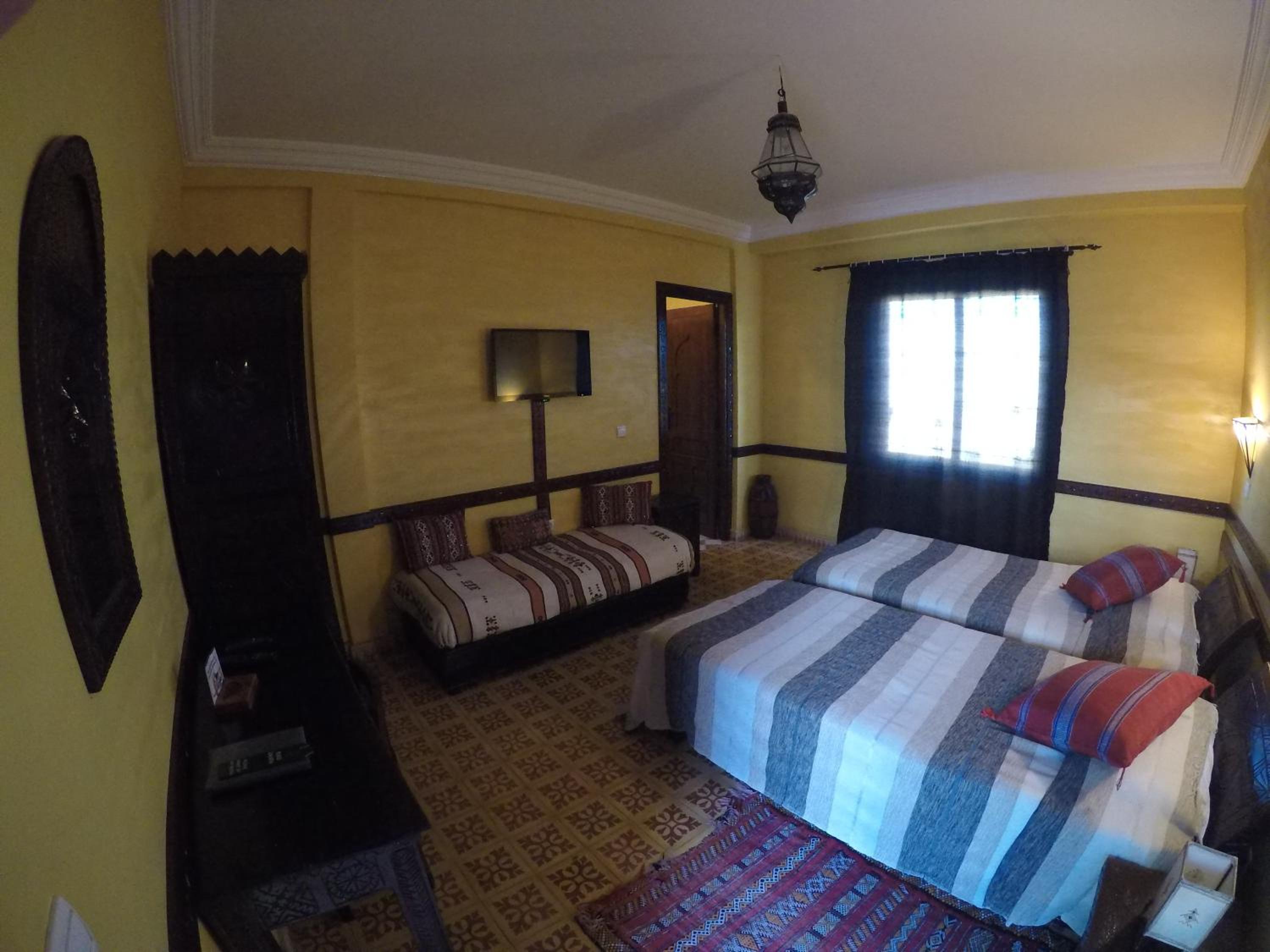 Standard Double Room - Photo 16