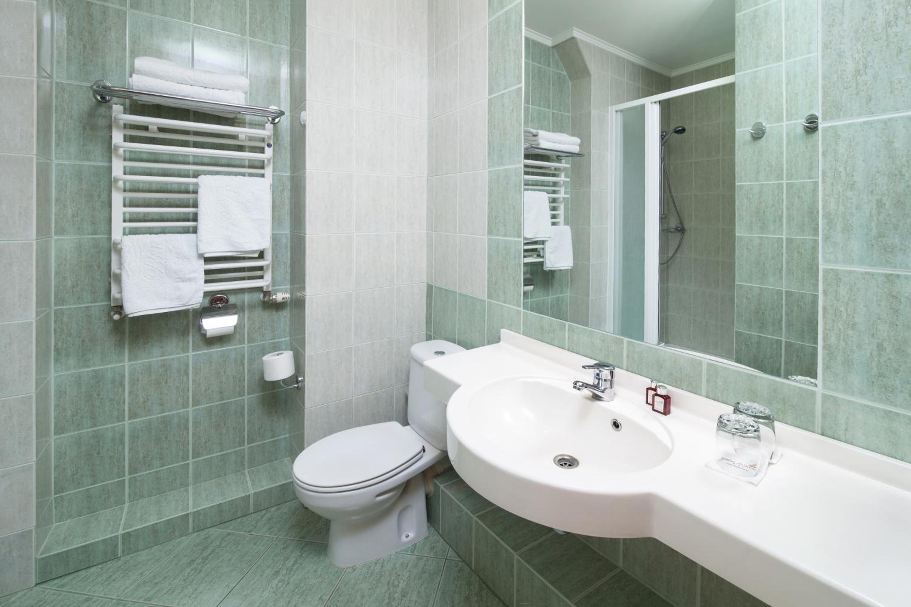 Double or Twin Room - Photo 5