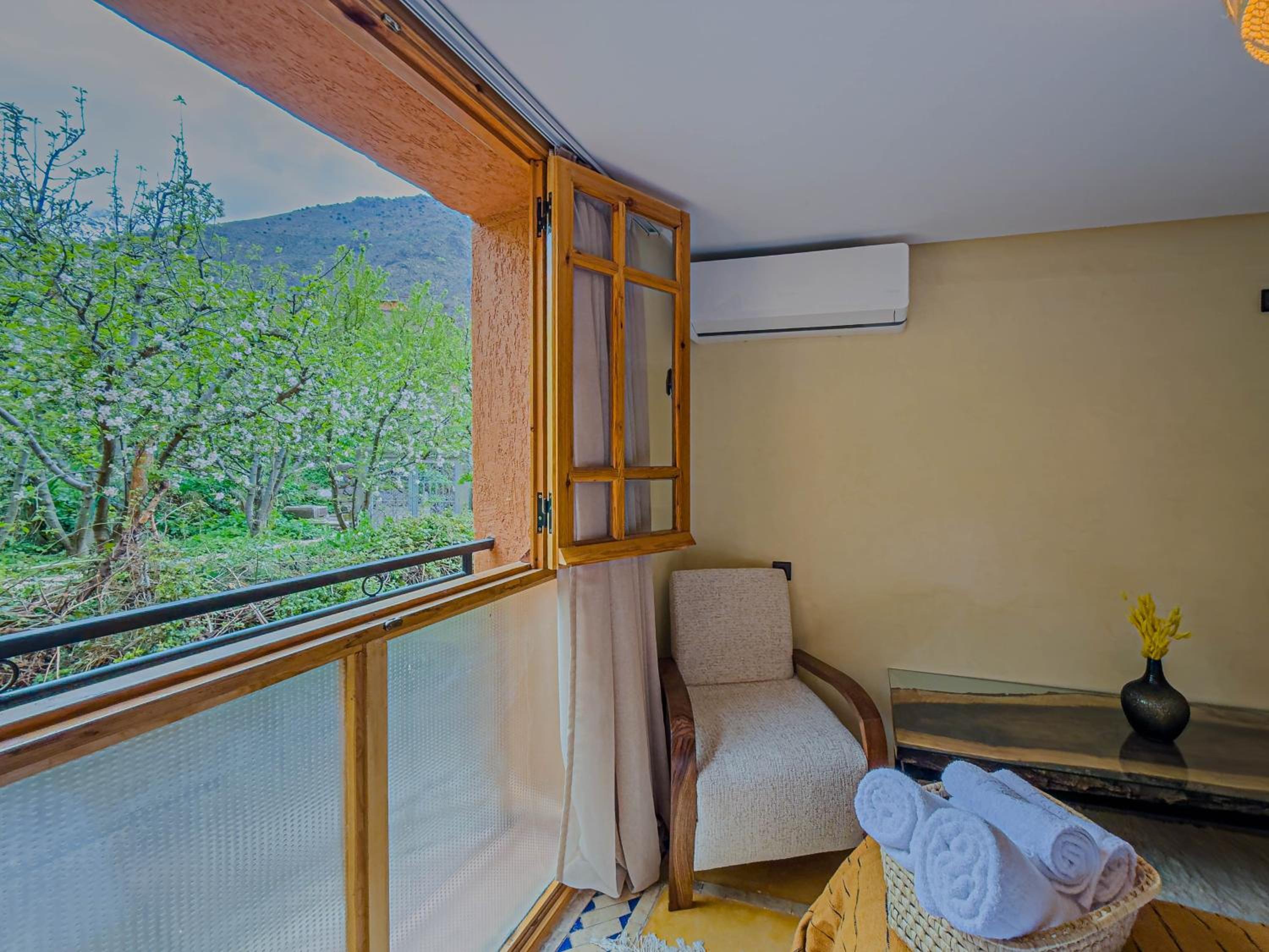 King Room with Mountain View photo 2