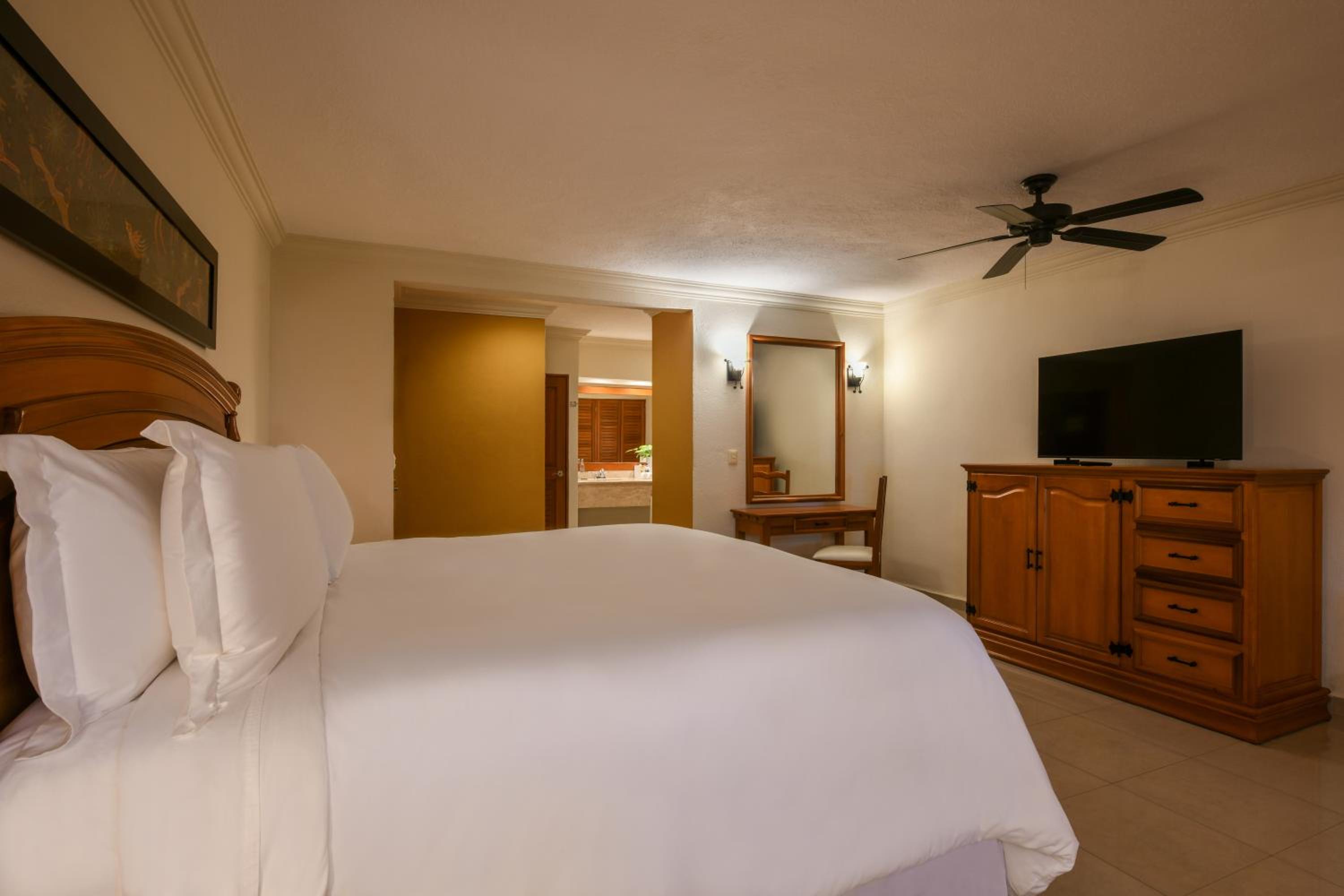Royal Retreat Beachfront Suite