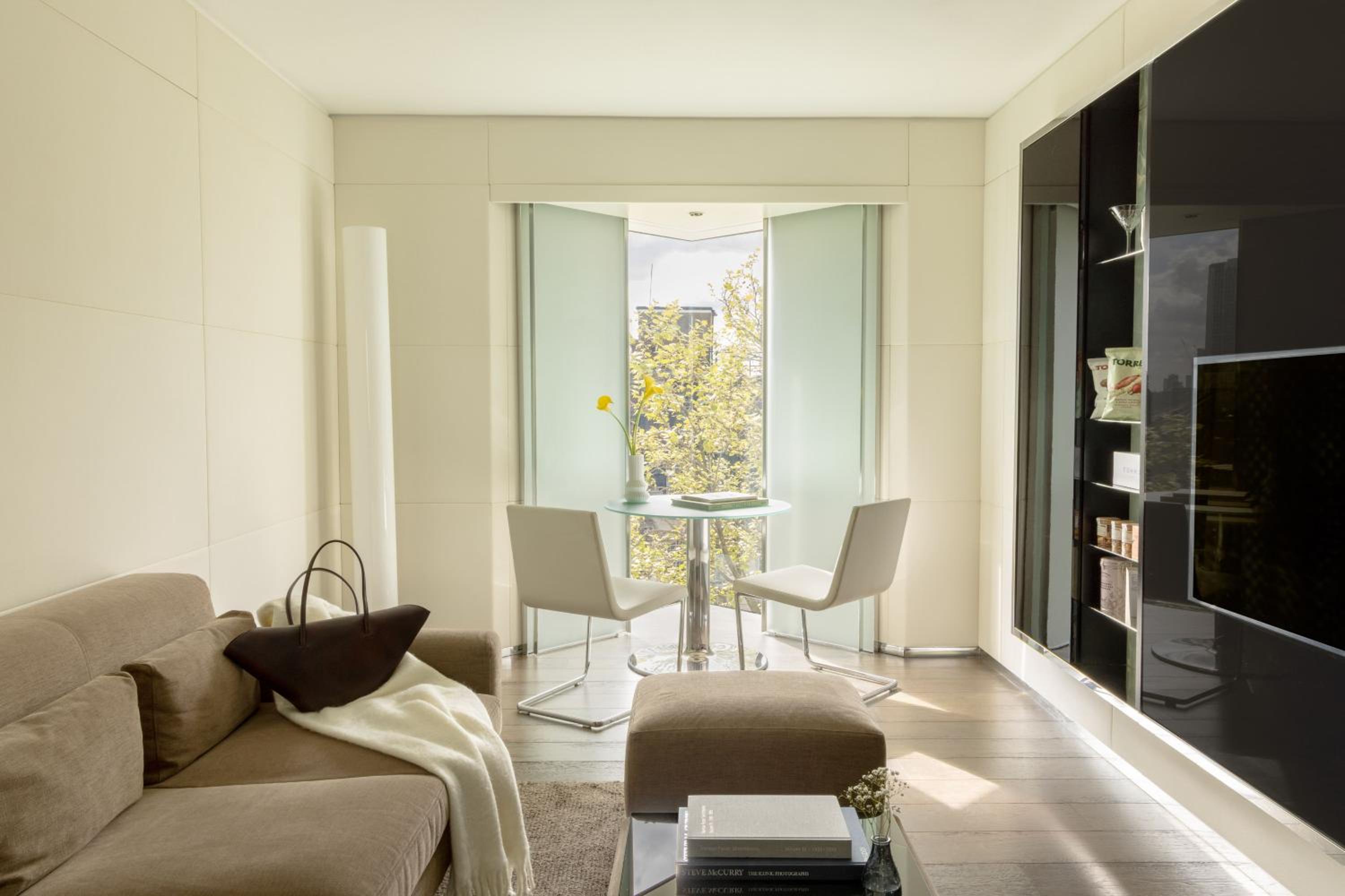 2 Bedroom Beyond ME Suite + Panoramic City View