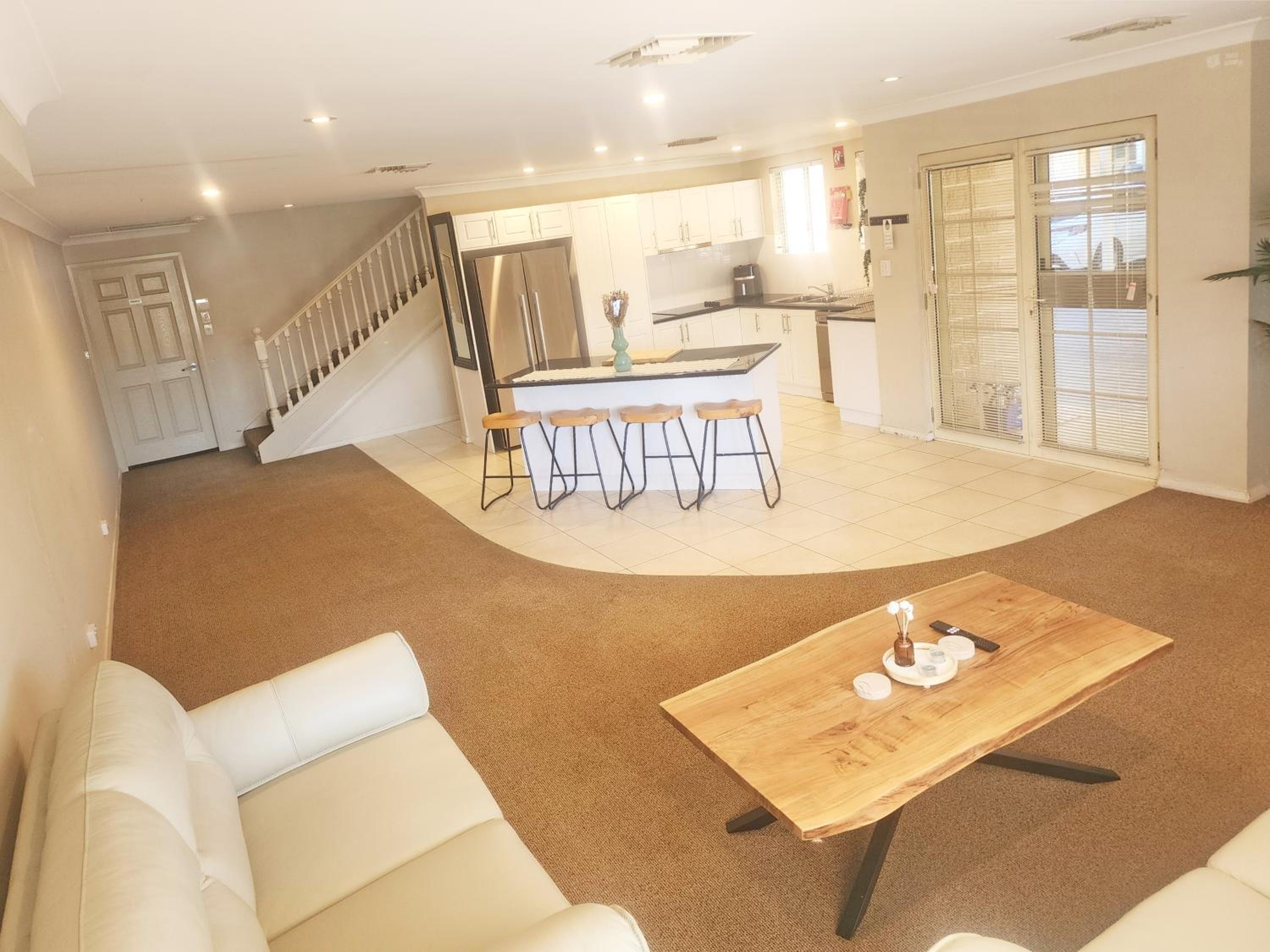 Two-Bedroom Apartment with Pool View photo 2
