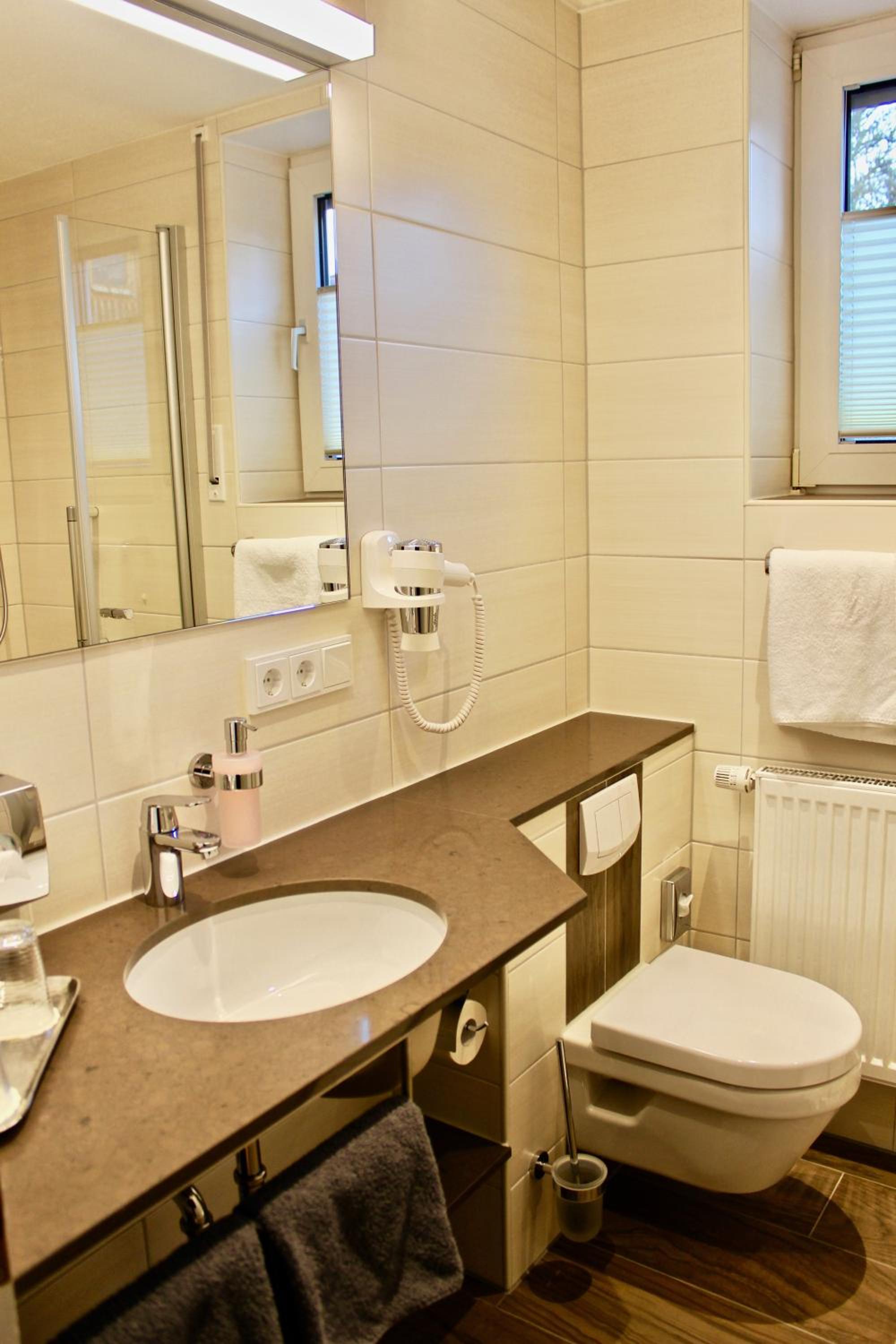 Comfort Double Room with Balcony - Photo 6