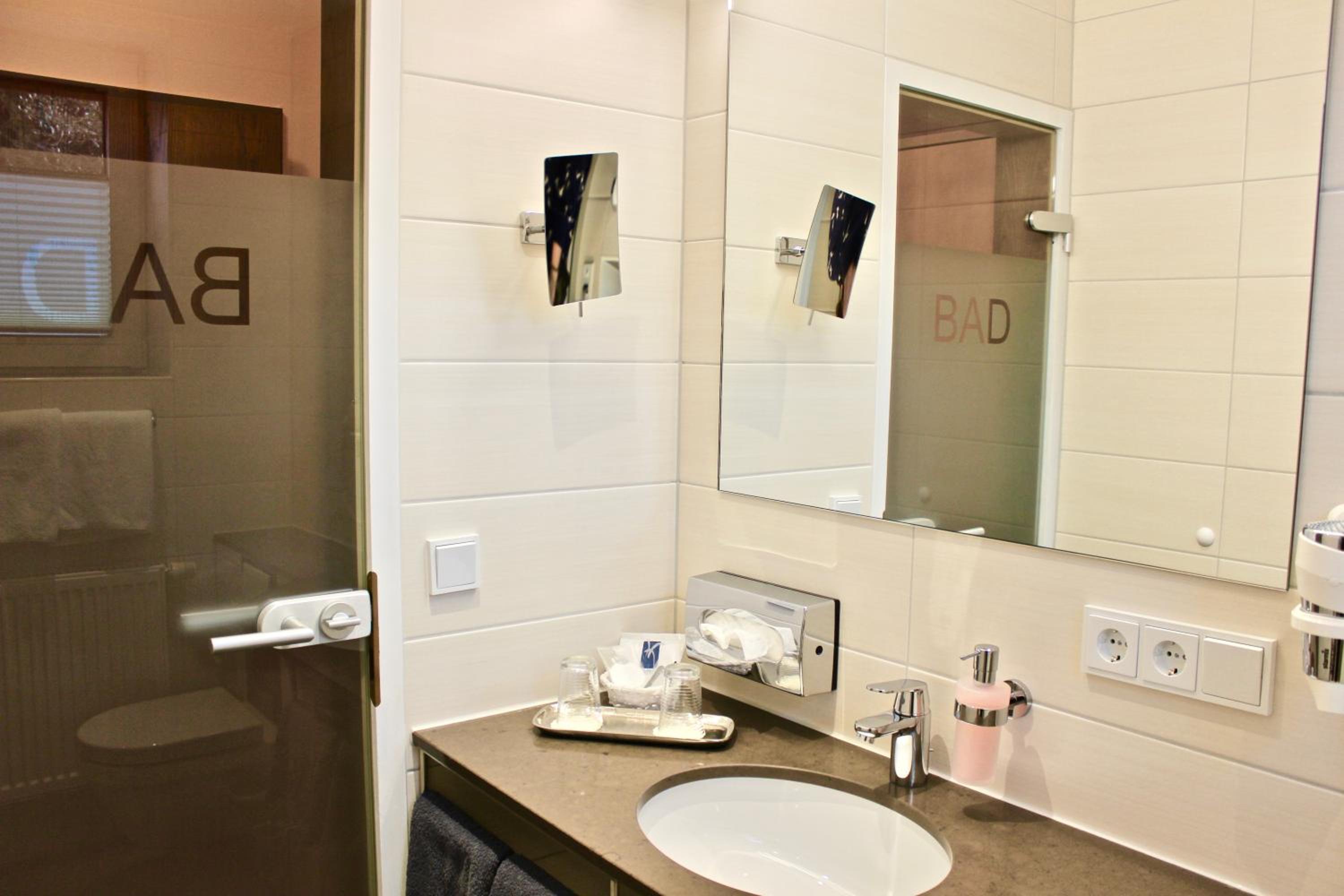 Comfort Double Room with Balcony - Photo 7