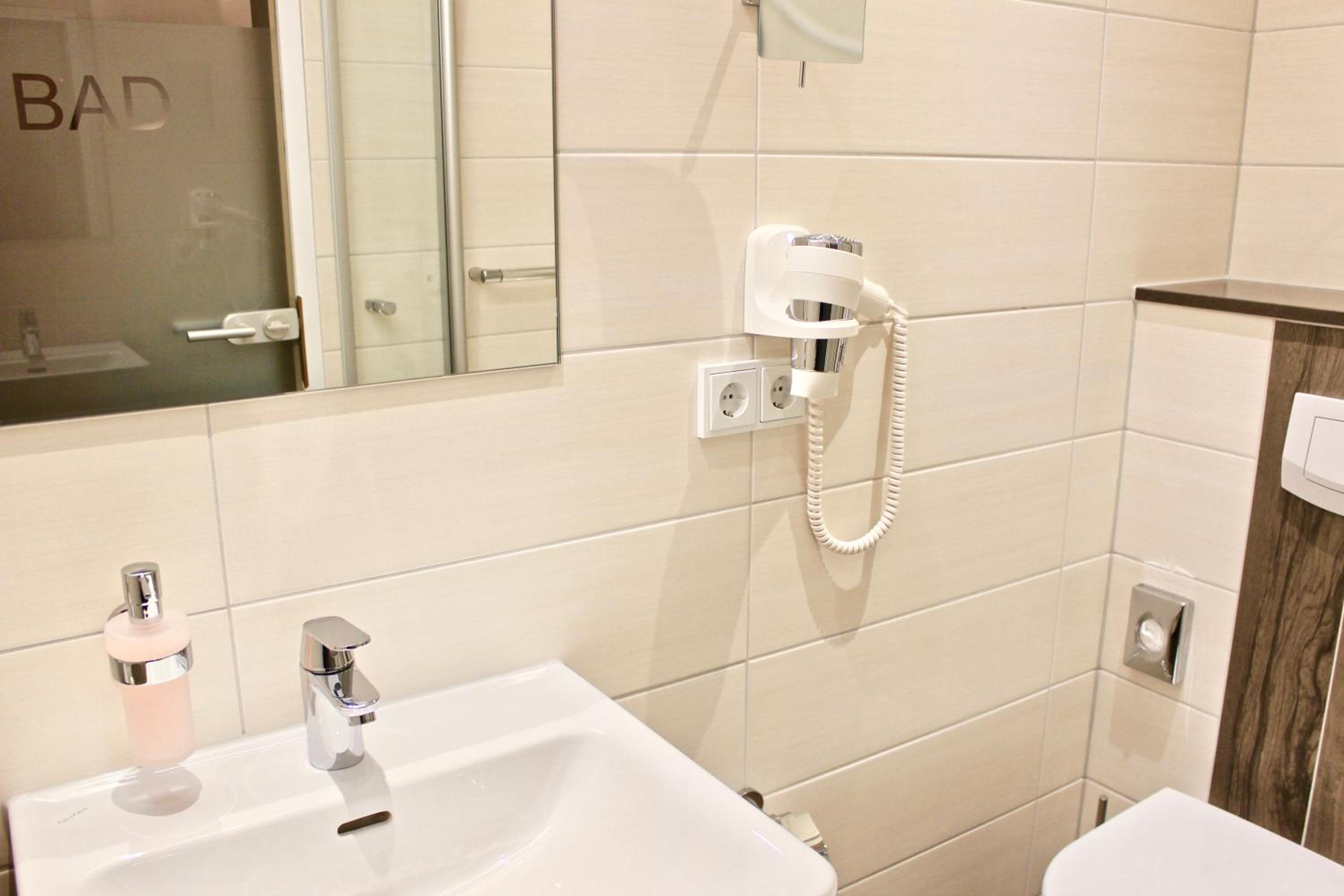 Comfort Room (2- 4 people) - Photo 8