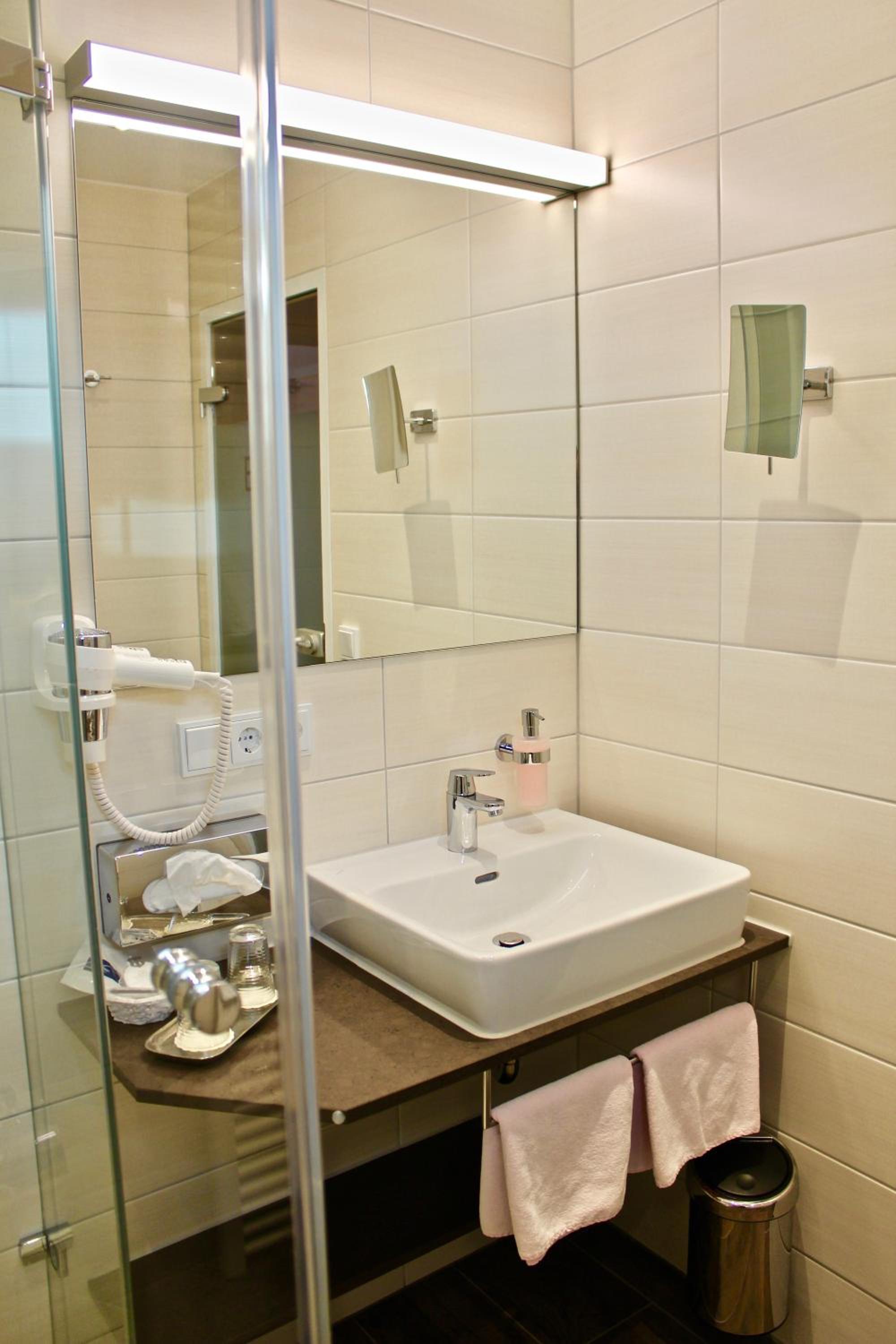 Comfort Room (2- 4 people) - Photo 19