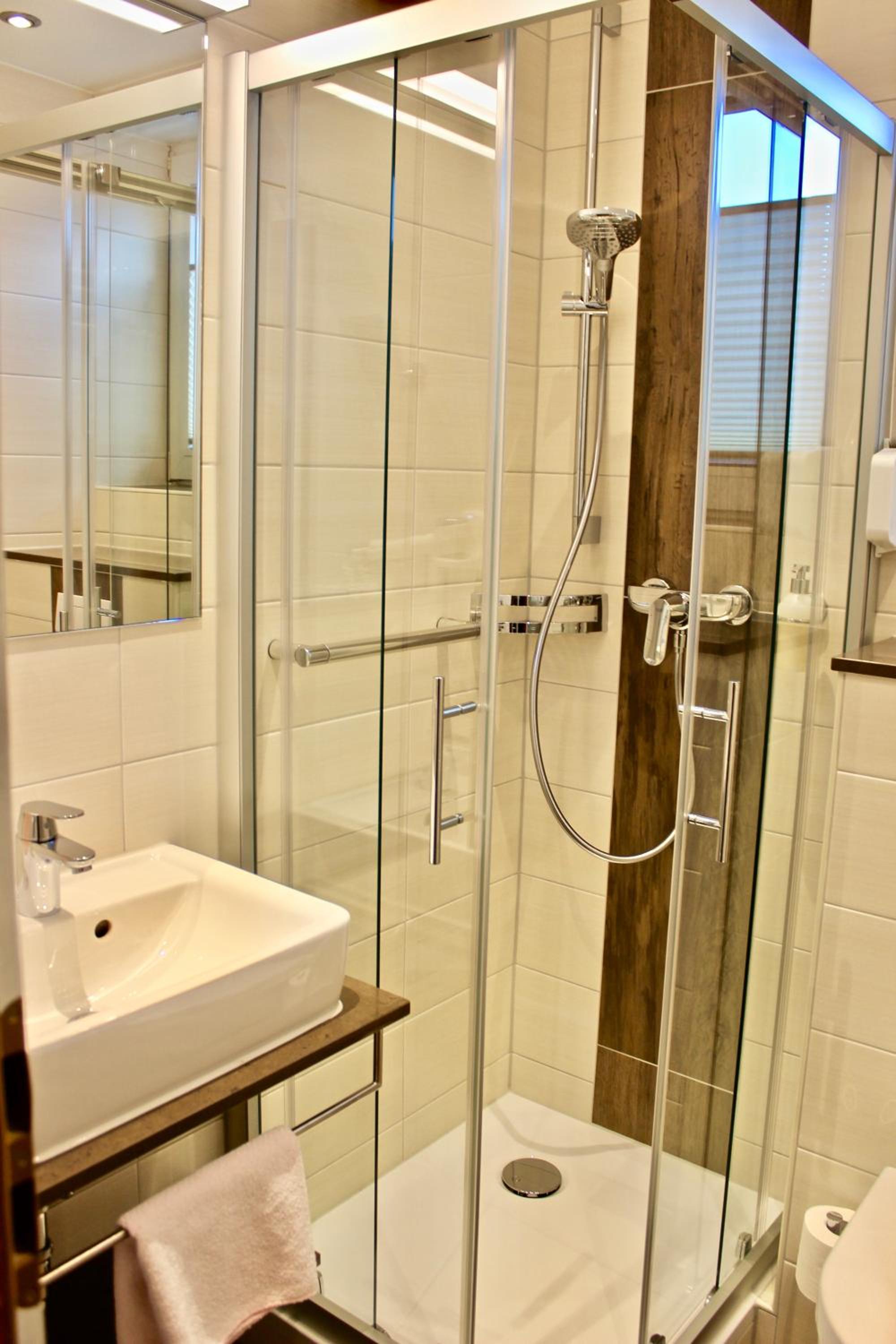 Comfort Double Room with Balcony - Photo 10