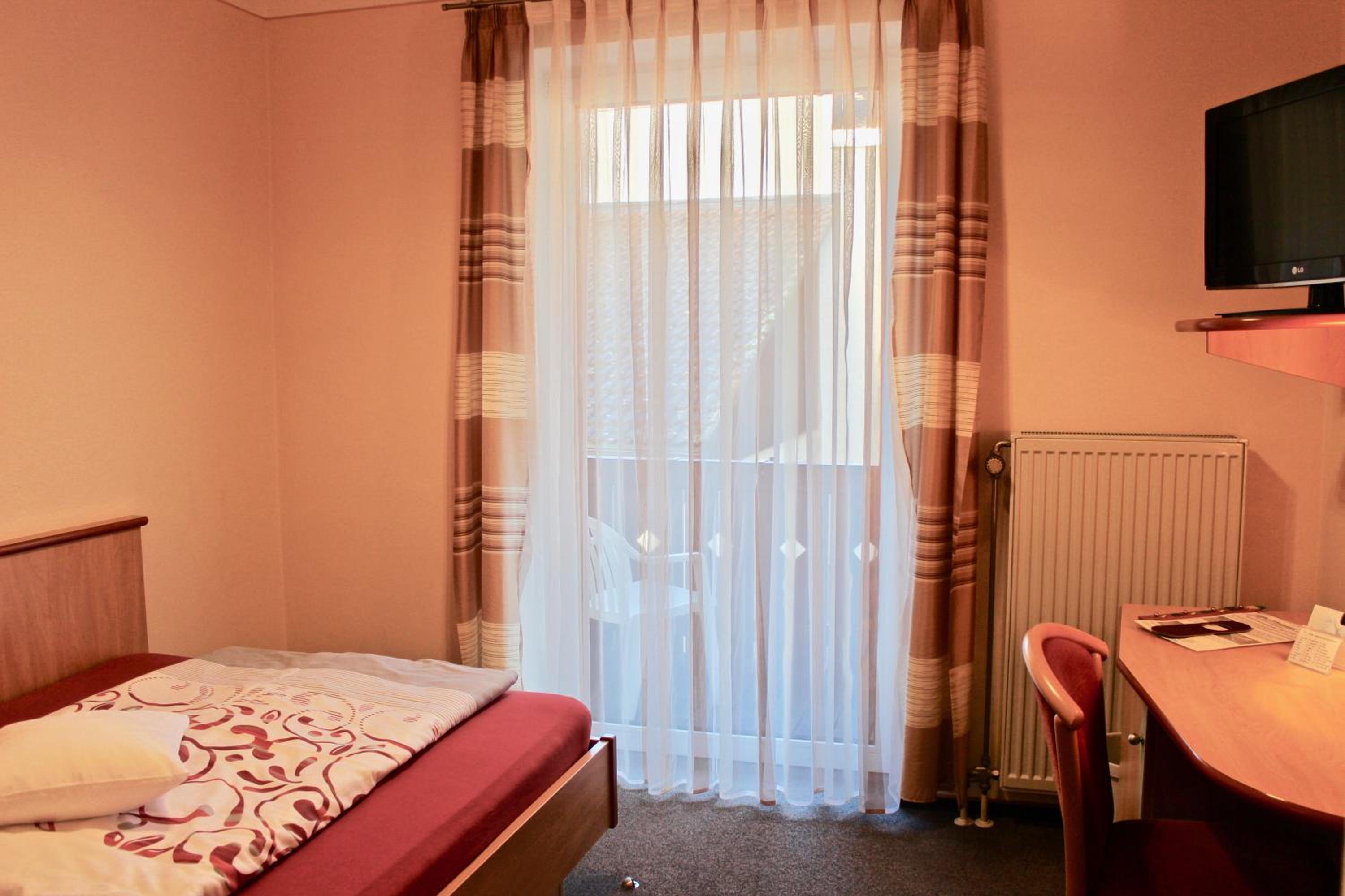 Comfort Double Room with Balcony - Photo 12
