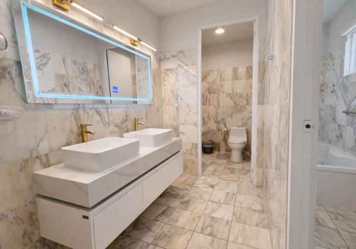 The Pearl King Suite photo 2