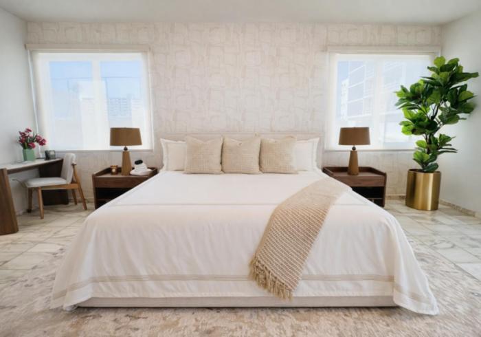 The Pearl King Suite