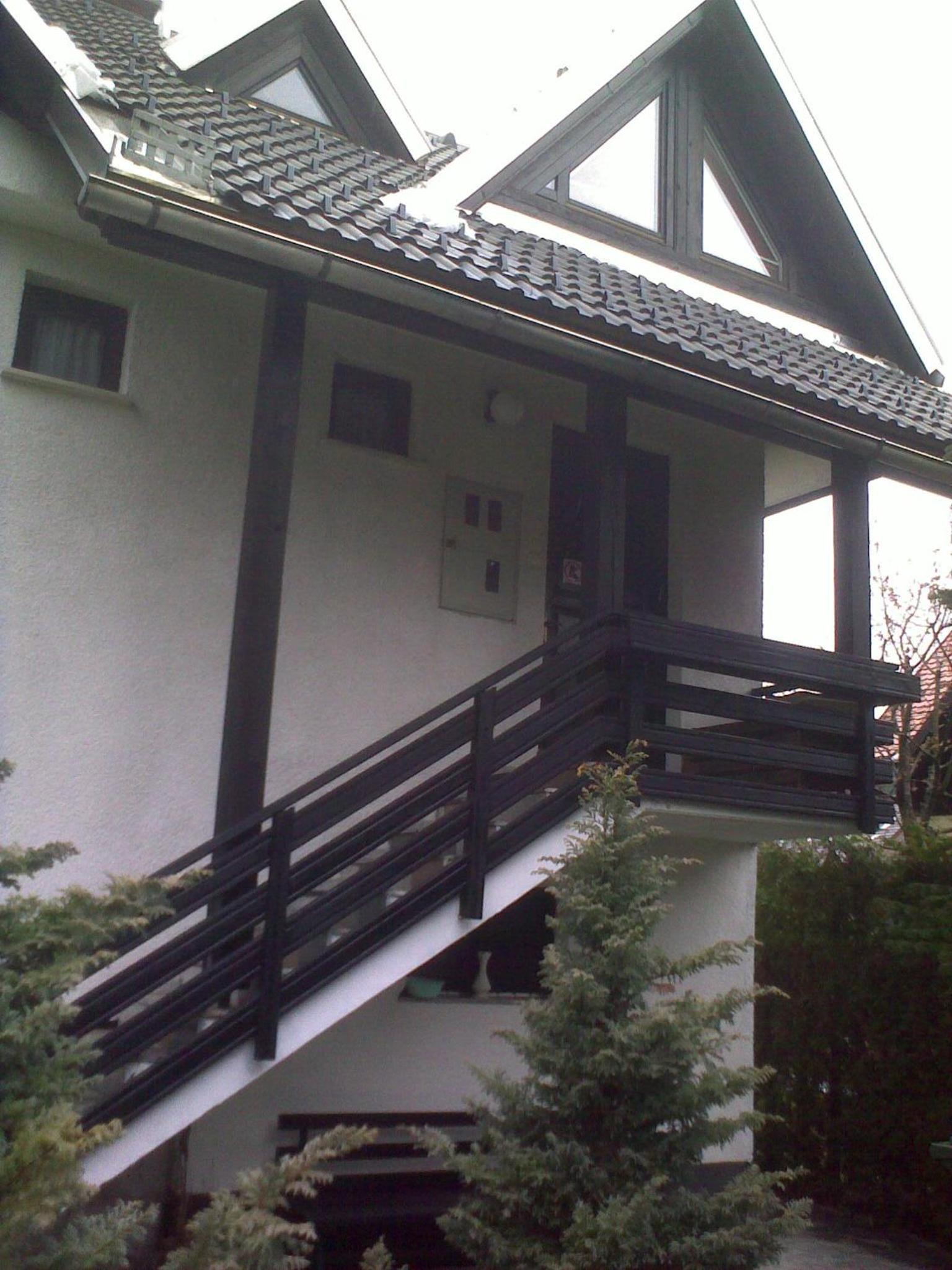 Large One-Bedroom Apartment - Attic - Photo 13