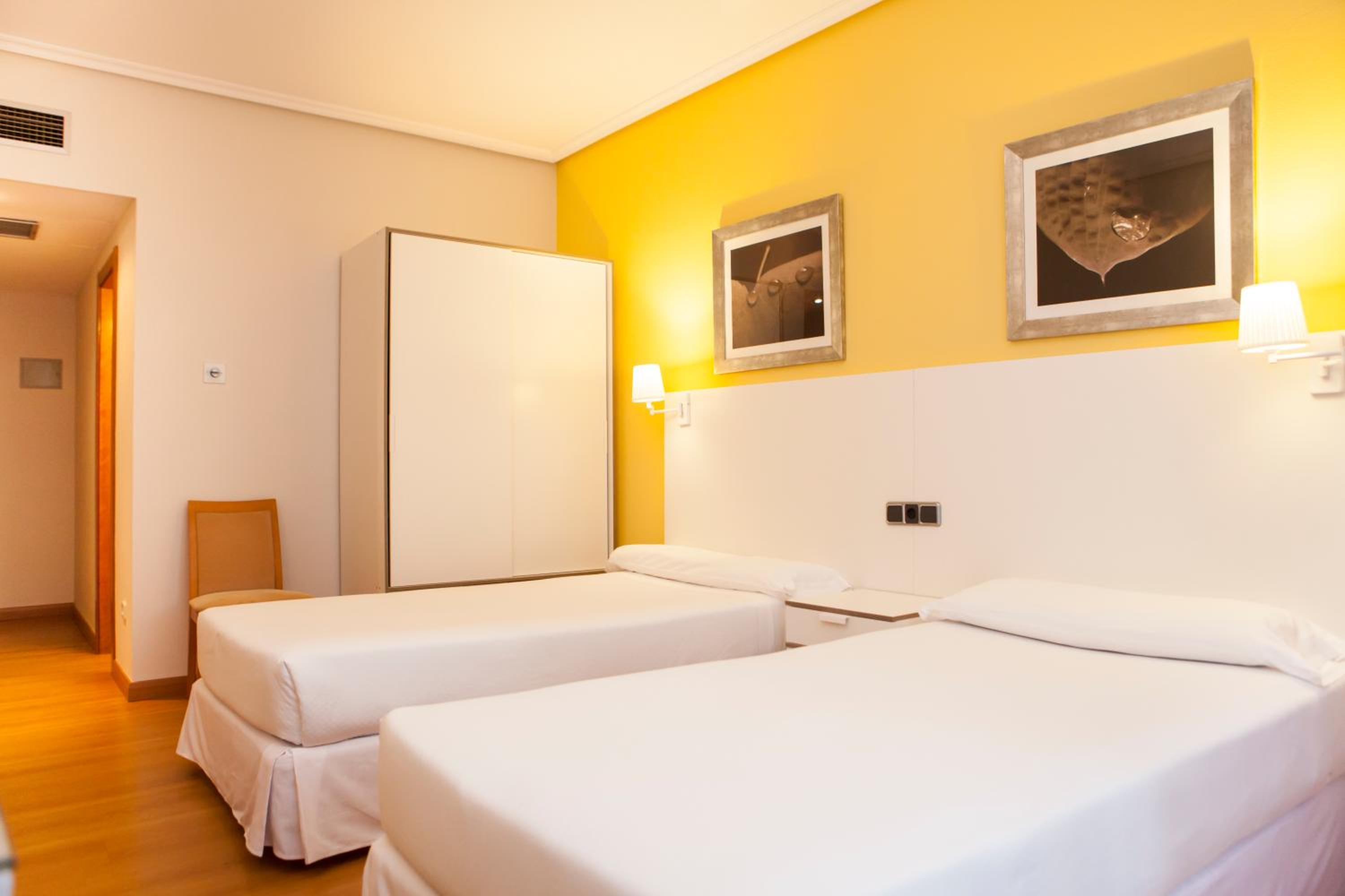 Double or Twin Room - Photo 5