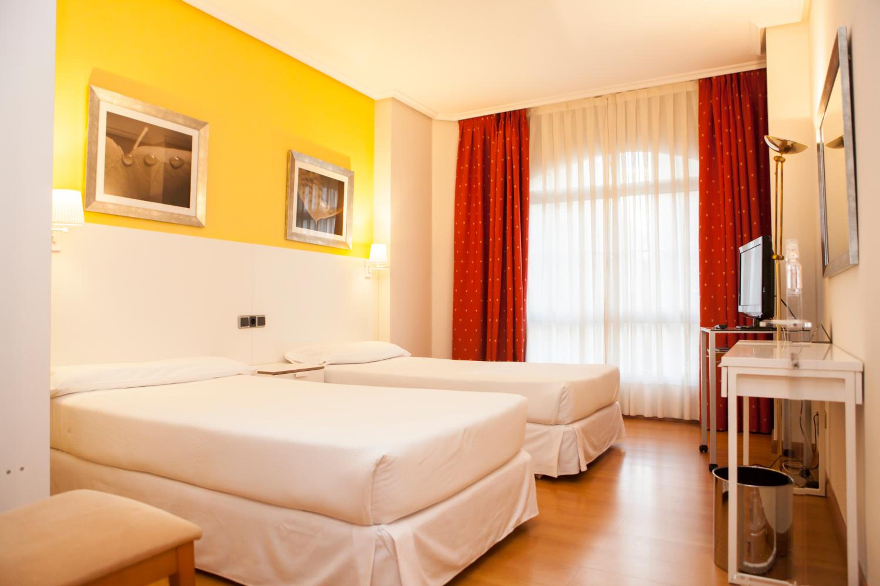 Double or Twin Room - Photo 6