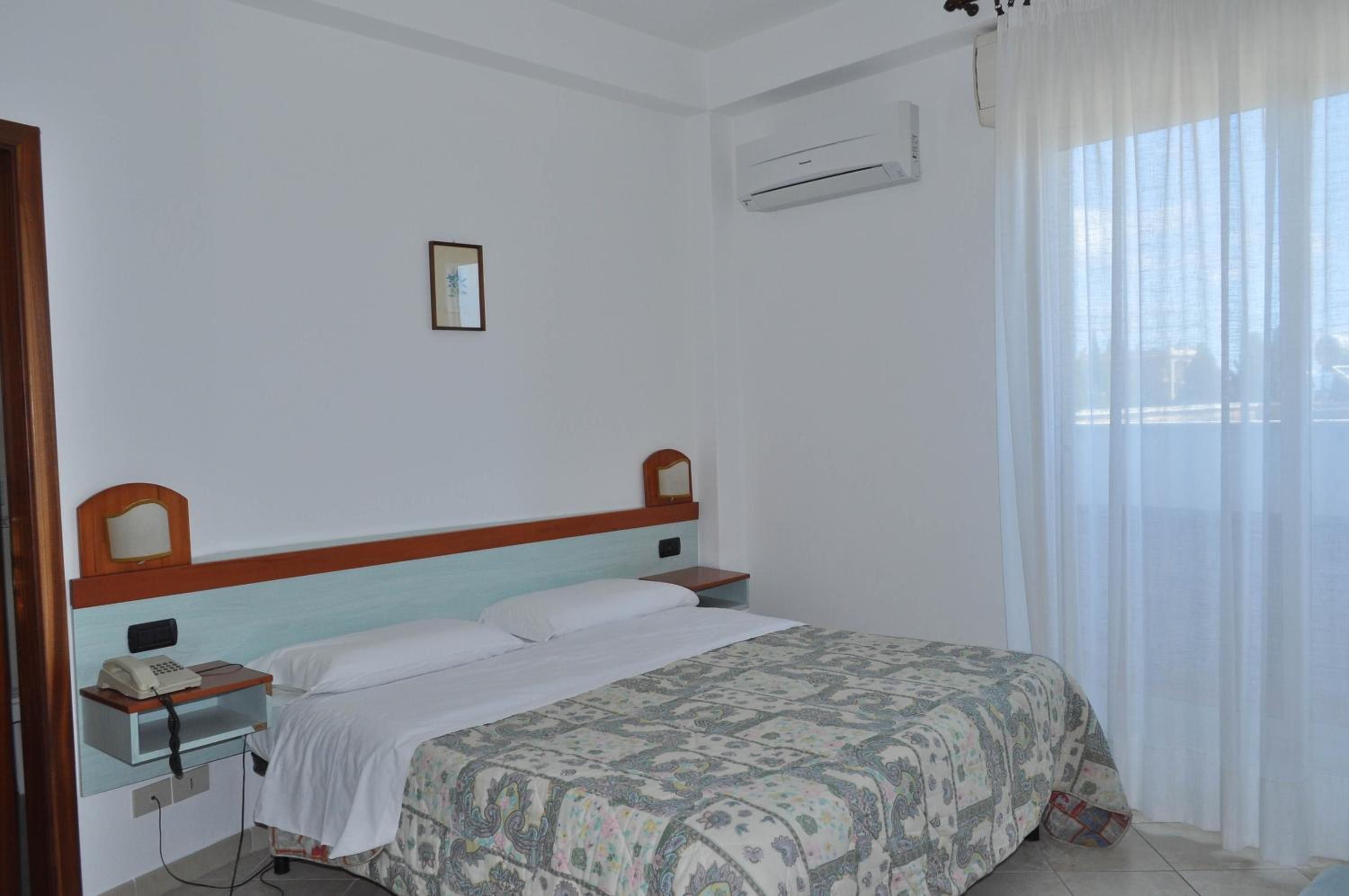 Double or Twin Room - Photo 5