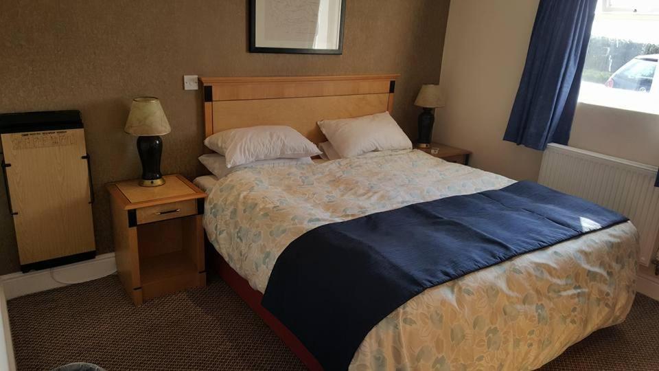 Double or Twin Room with Shower photo 3