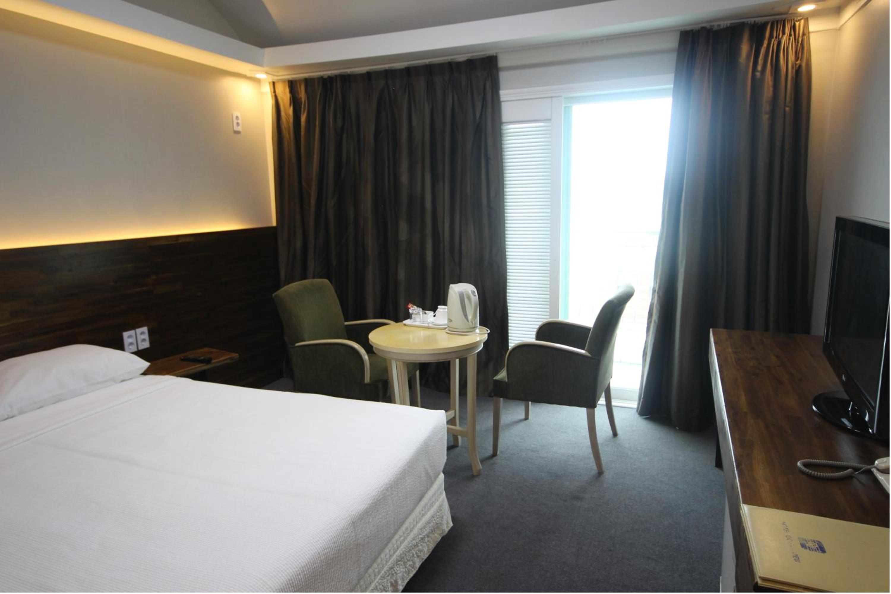 Deluxe Double Room with Balcony and Sea View photo 3