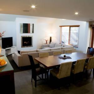Three-Bedroom Apartment photo 2