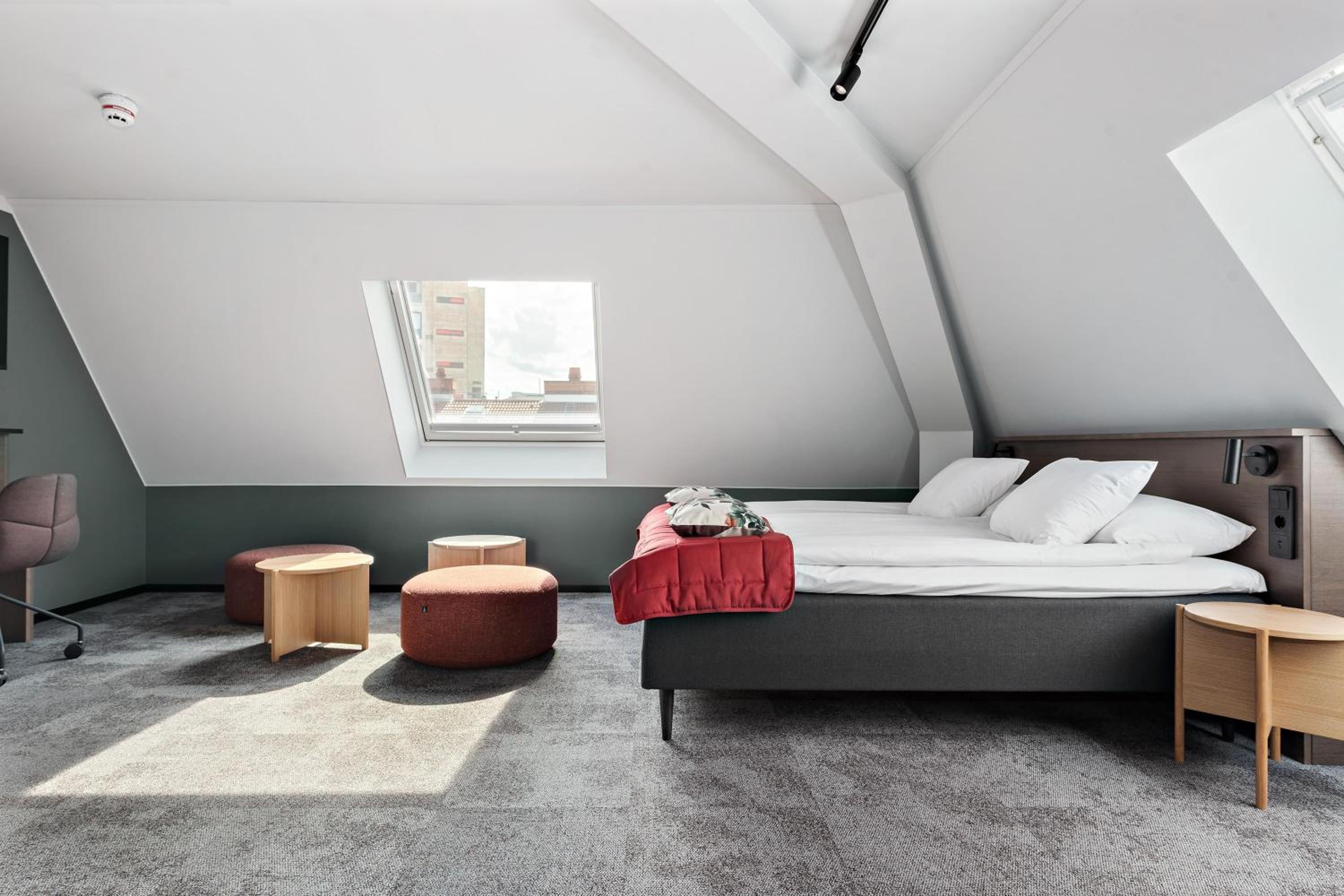 Superior King Room with Sofa Bed photo 1