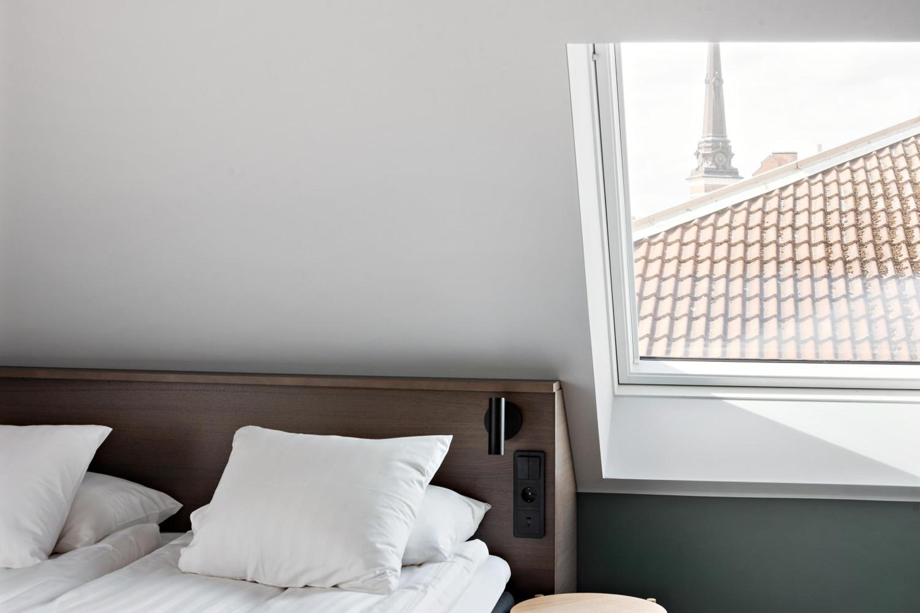 Superior King Room with Sofa Bed photo 2