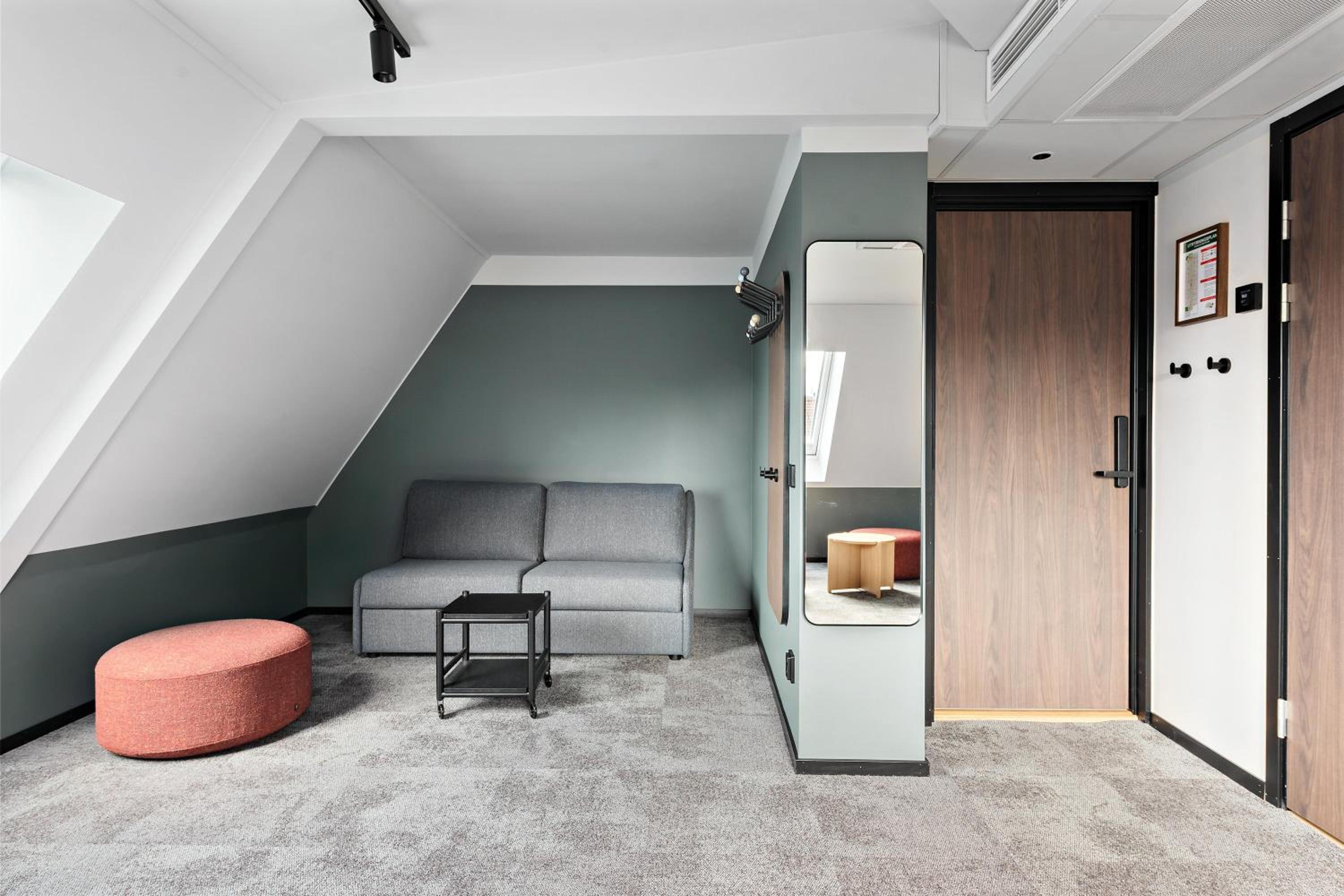 Superior King Room with Sofa Bed photo 3