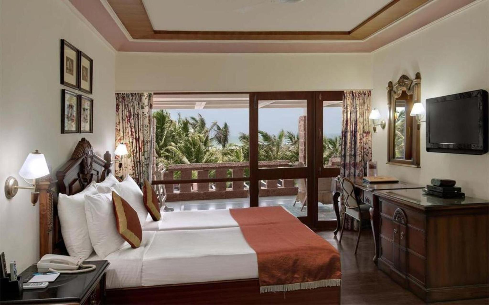 Premium Room Sea View Twin - 10% Discount on Foods & Soft Beverages* | 15% Discounts on Laundry Services* | INR 500 spa credit during your stay on selective Massage services. TnC Apply.* | Free Mini-bar - 2 cans of soft Beverages (Once on Arrival) photo 3