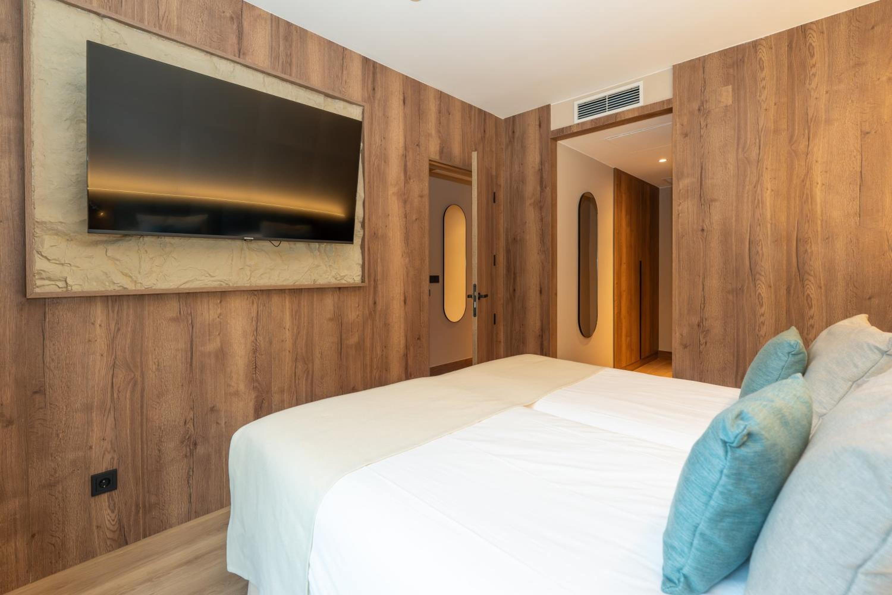 Quadruple Room with Mountain View photo 1