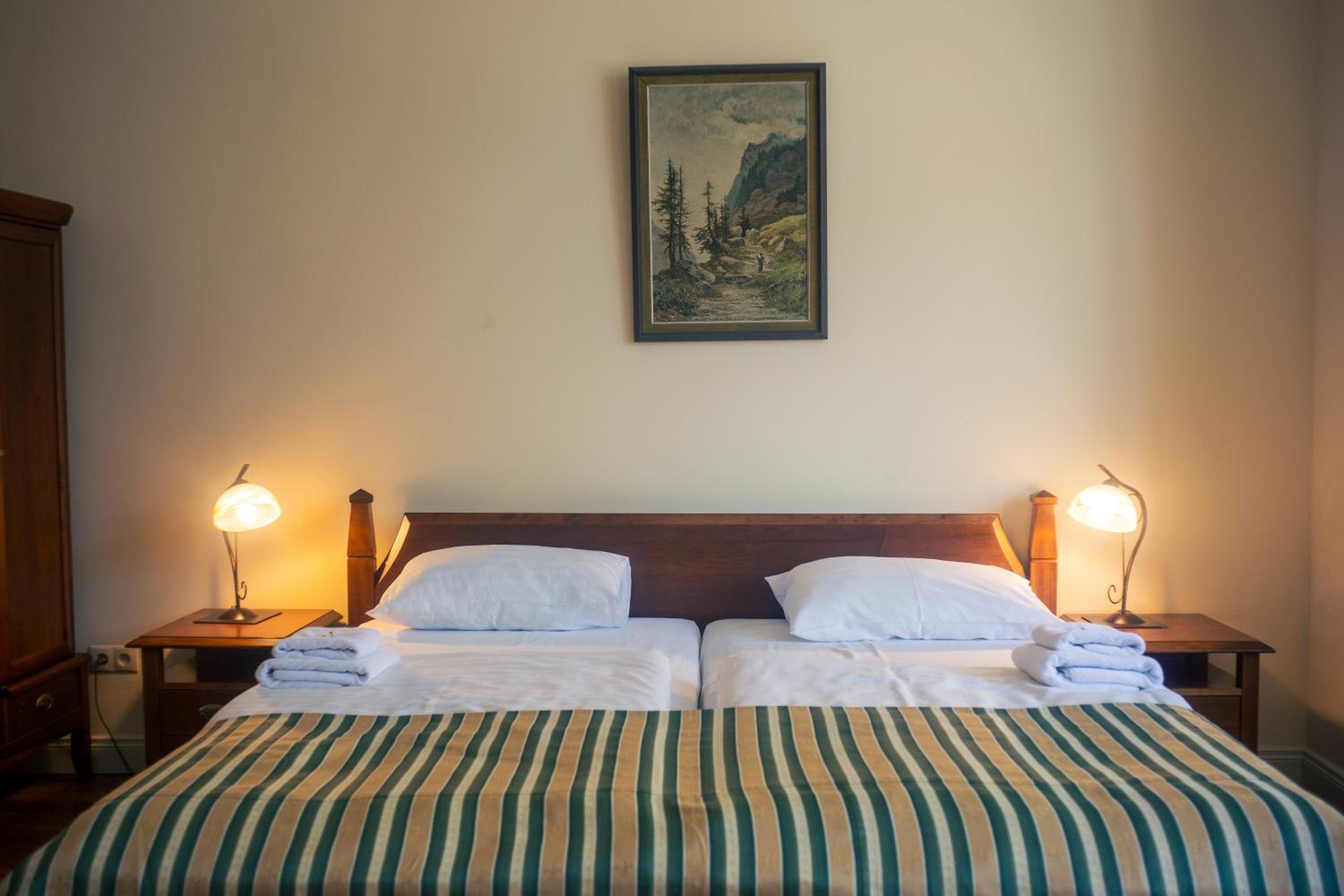 Deluxe Double Room with Extra Bed photo 2