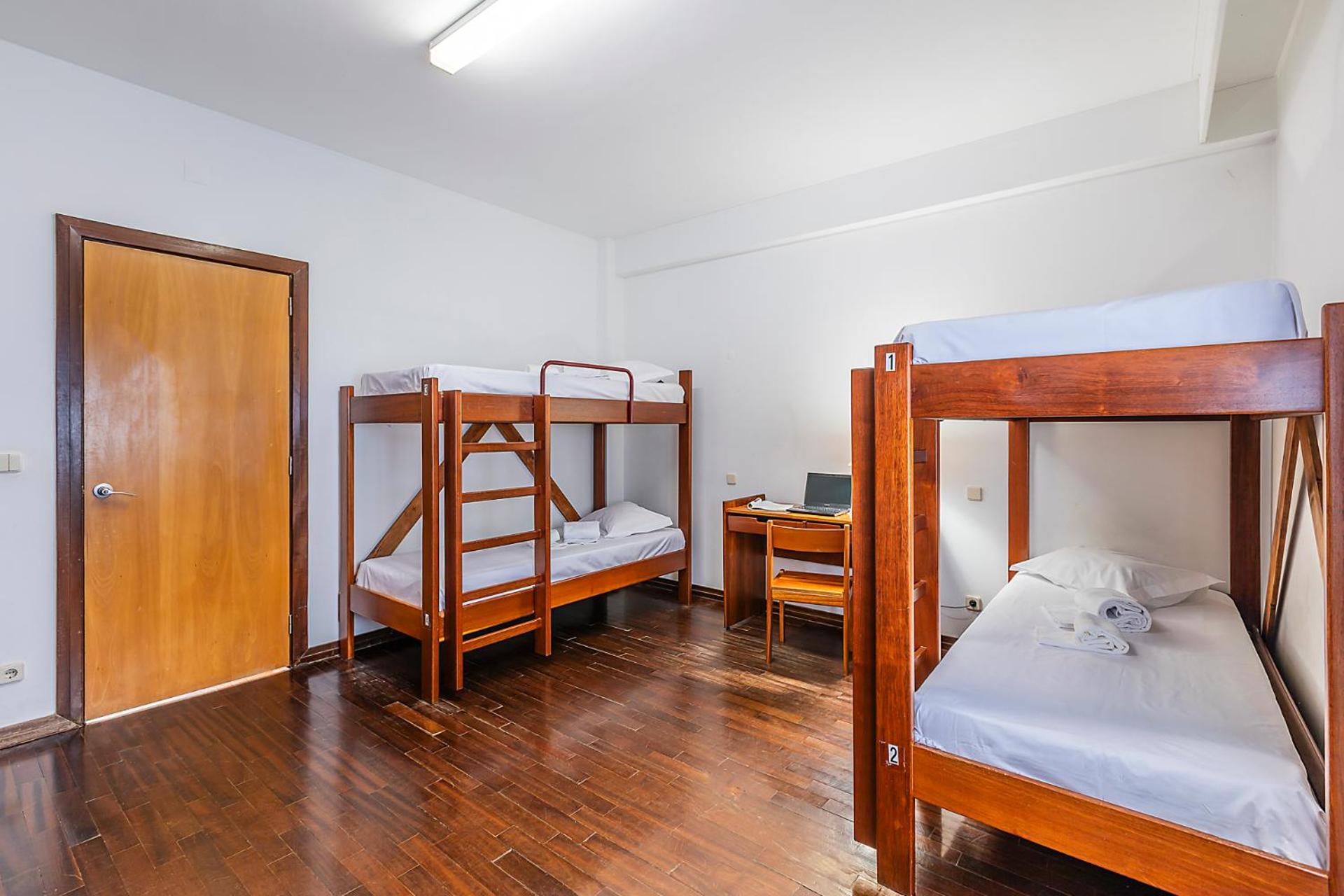 Quadruple Room with Shared Bathroom photo 2