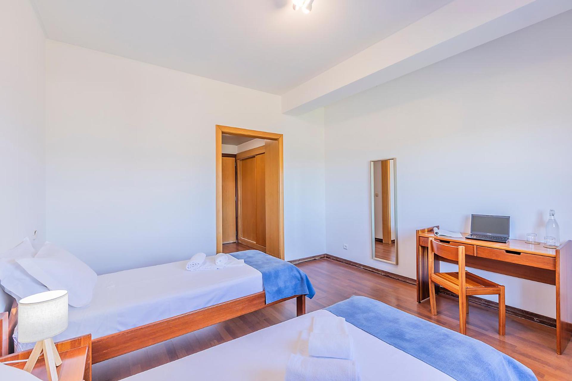 Twin Room - Disability Access photo 2
