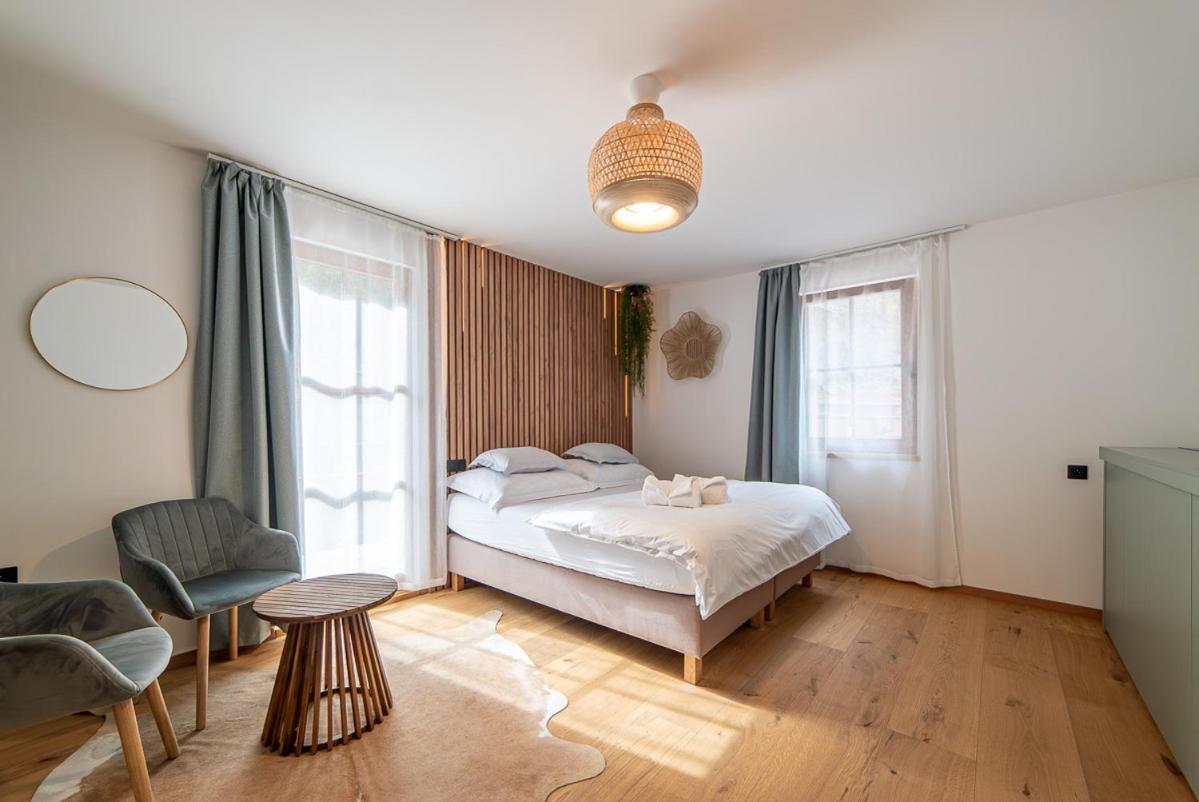 One-Bedroom Apartment with Balcony photo 1