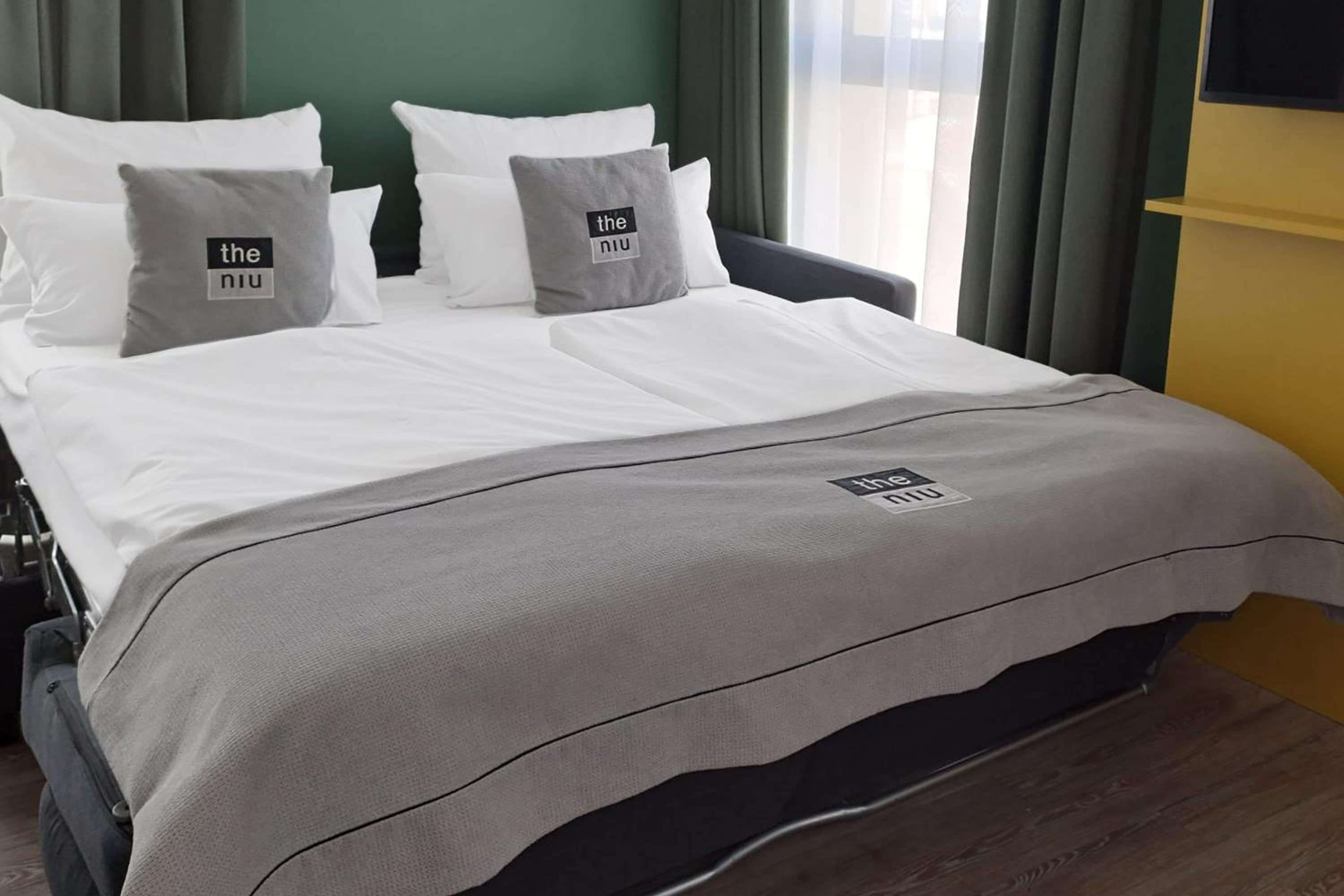 Premium Queen Room with sofa bed - Photo 6