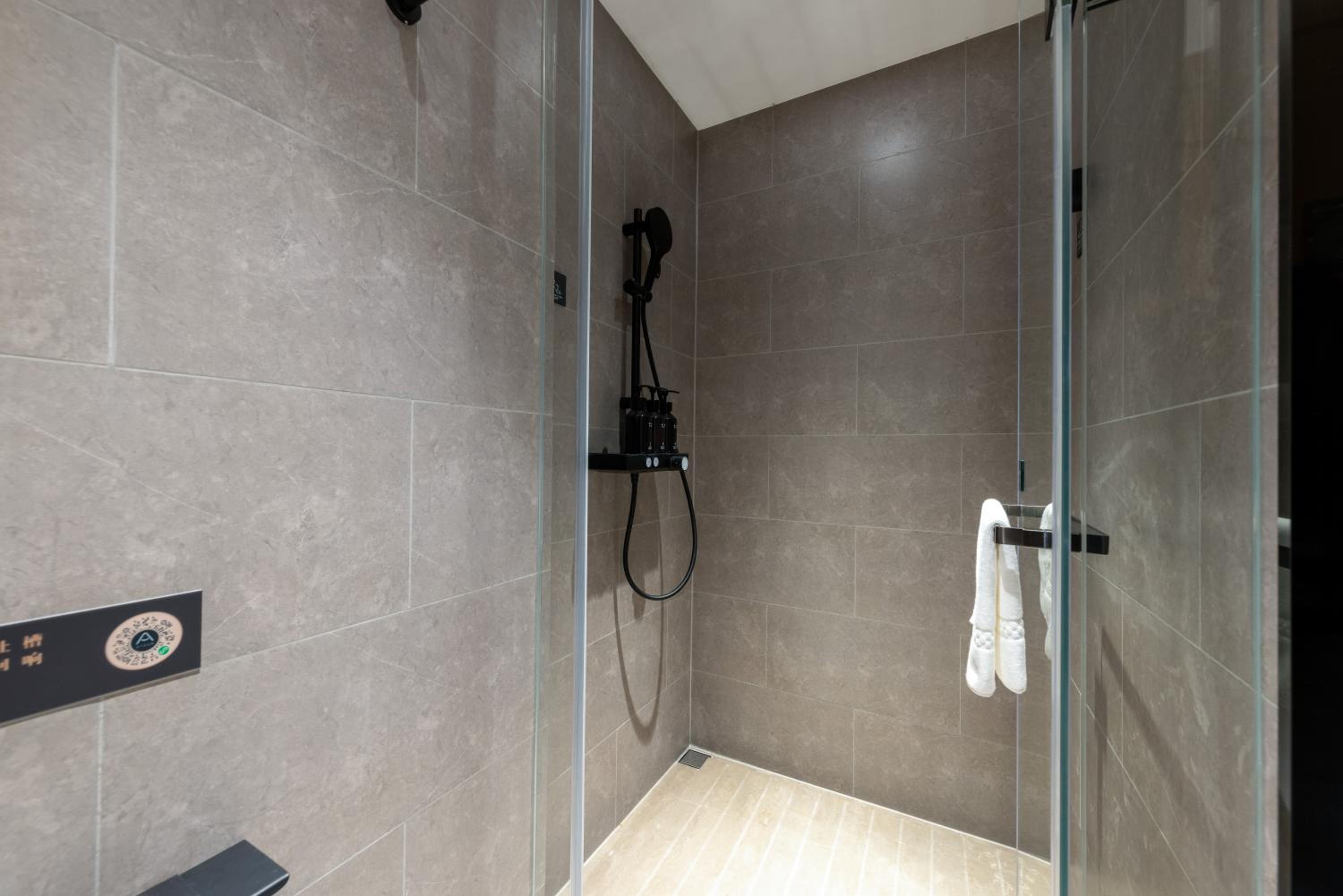 Superior Twin Room with Inner Window
