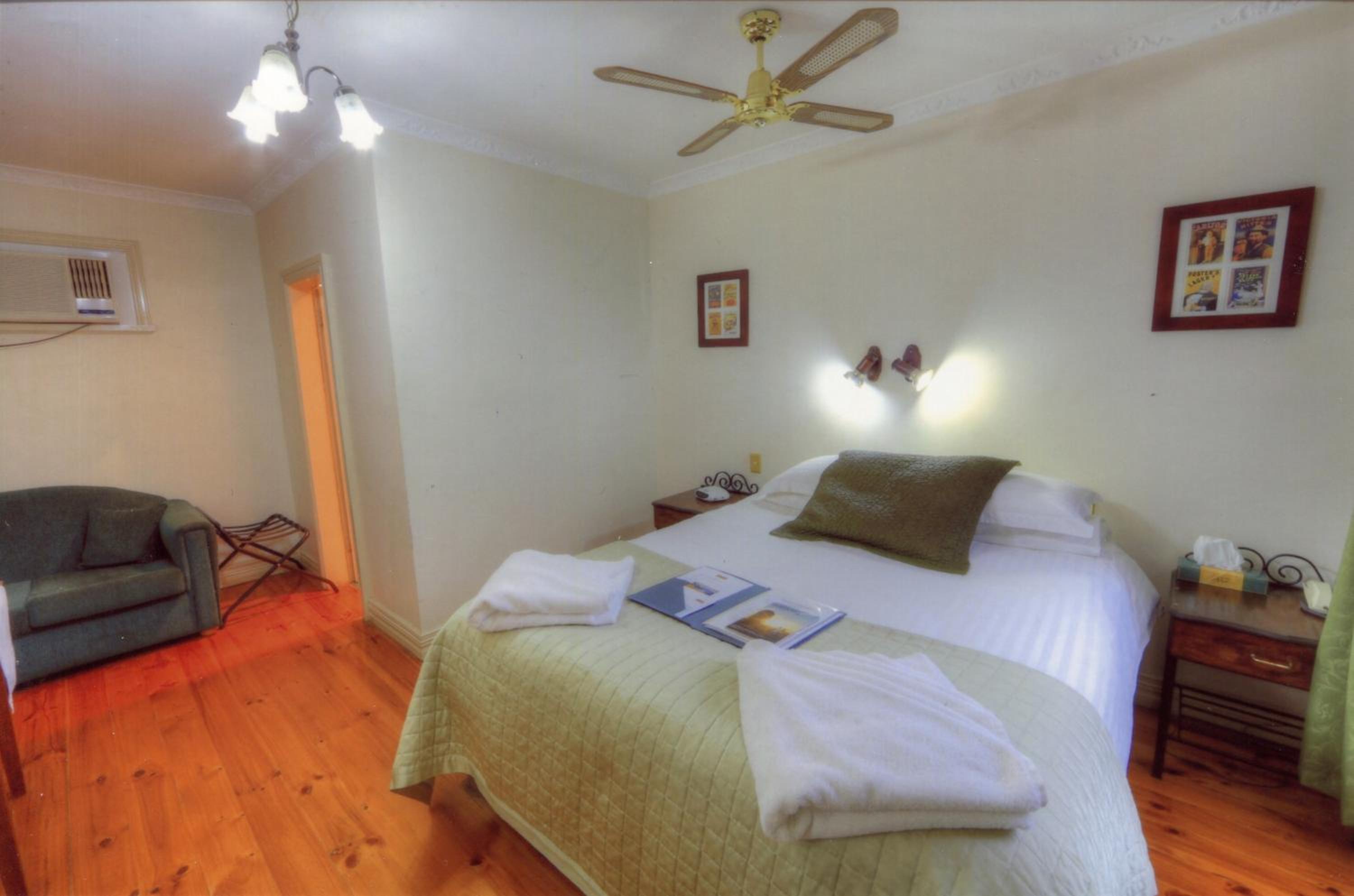 Deluxe Queen Room - Photo 4