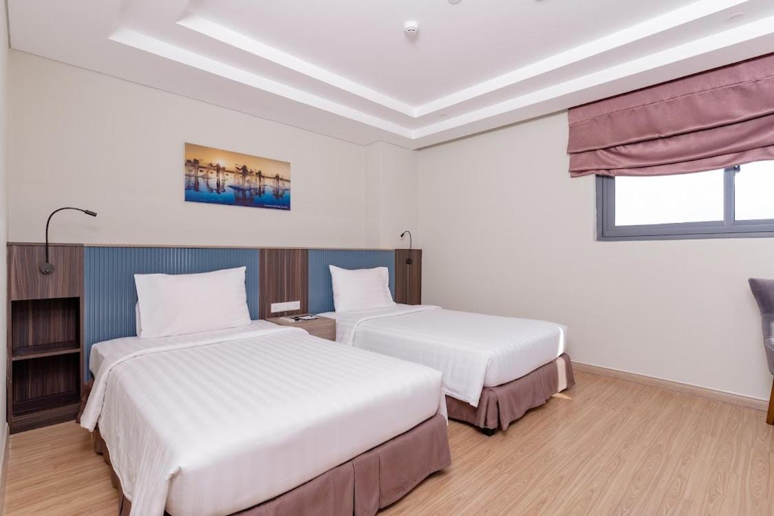 Superior Twin Room with City View - Photo 5