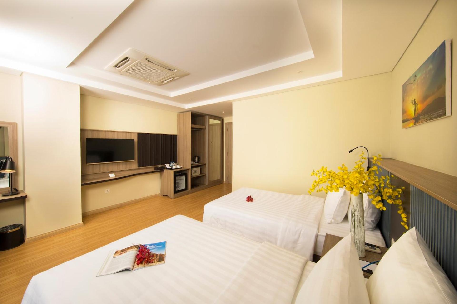 Superior Twin Room with City View - Photo 1