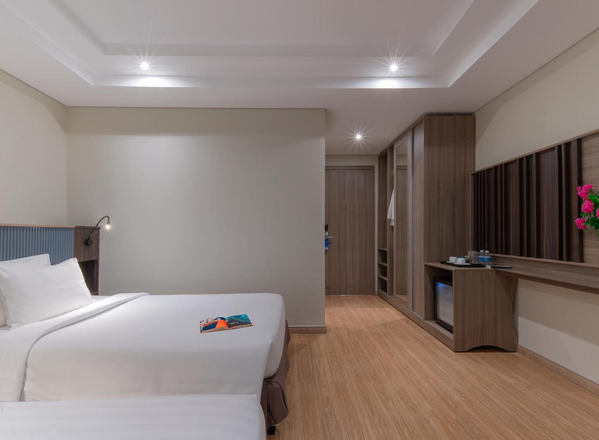 Superior Twin Room with City View - Photo 2