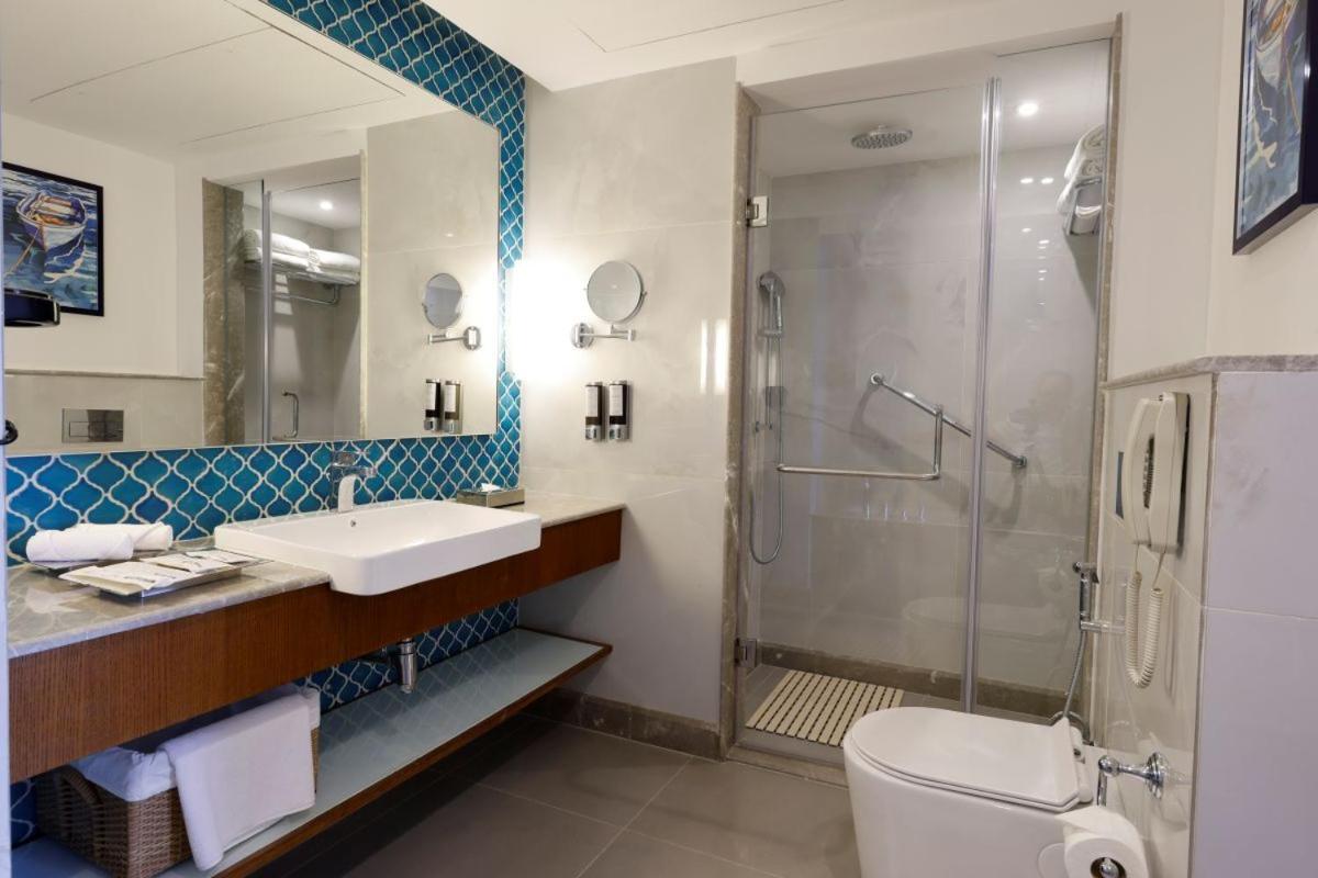 Sea Front Room with Balcony (15% off on Spa, Salon and Laundry service) - Photo 1