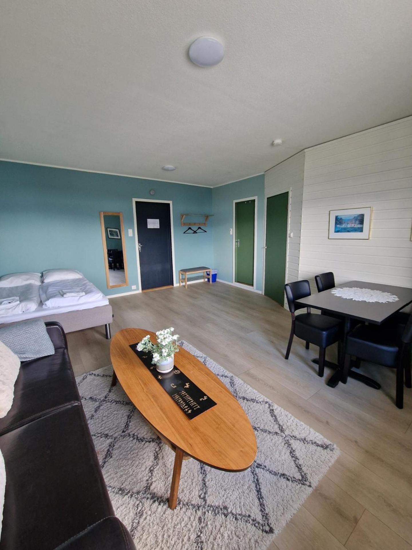 One-Bedroom Suite - Photo 4