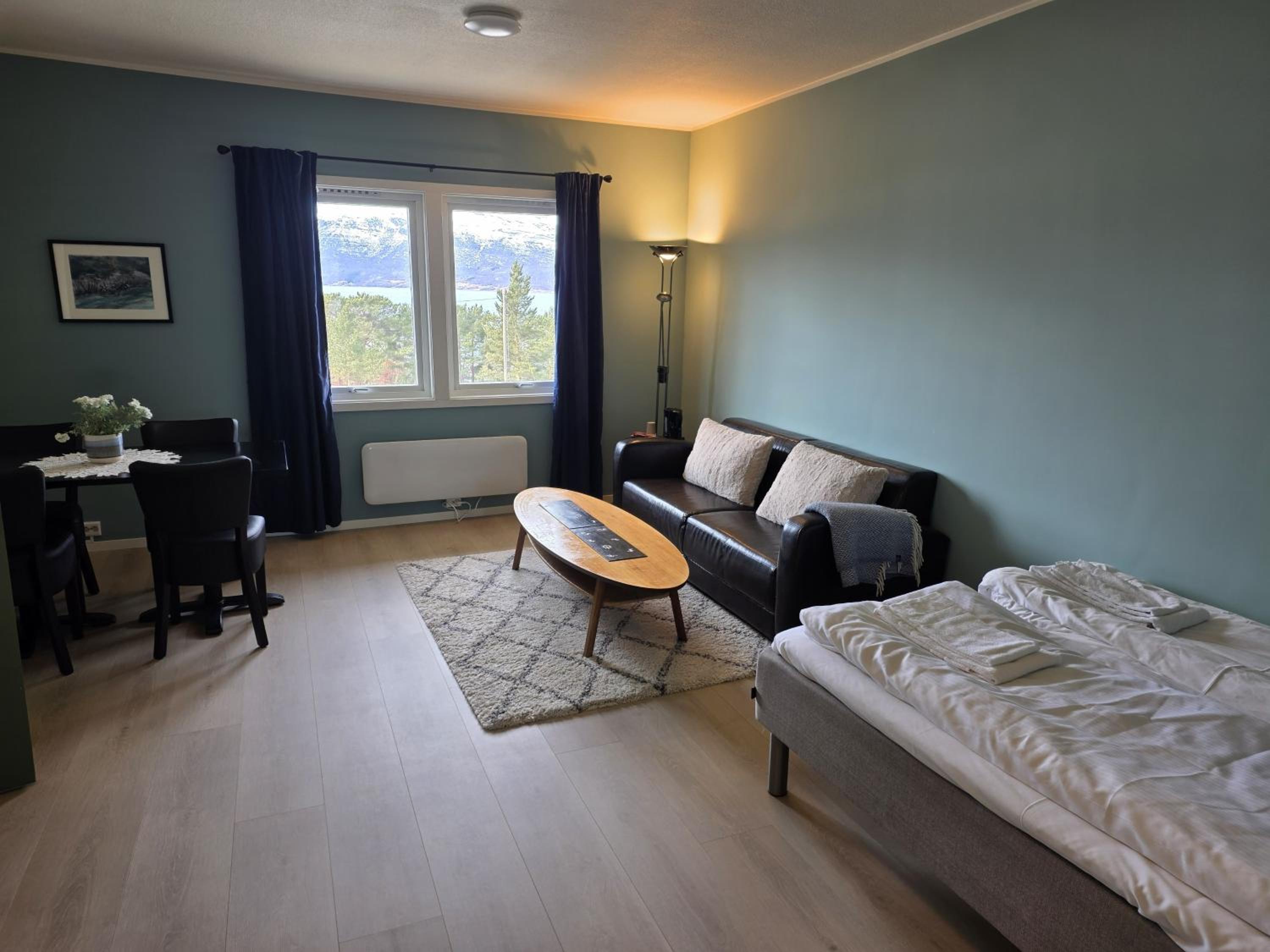 One-Bedroom Suite - Photo 6