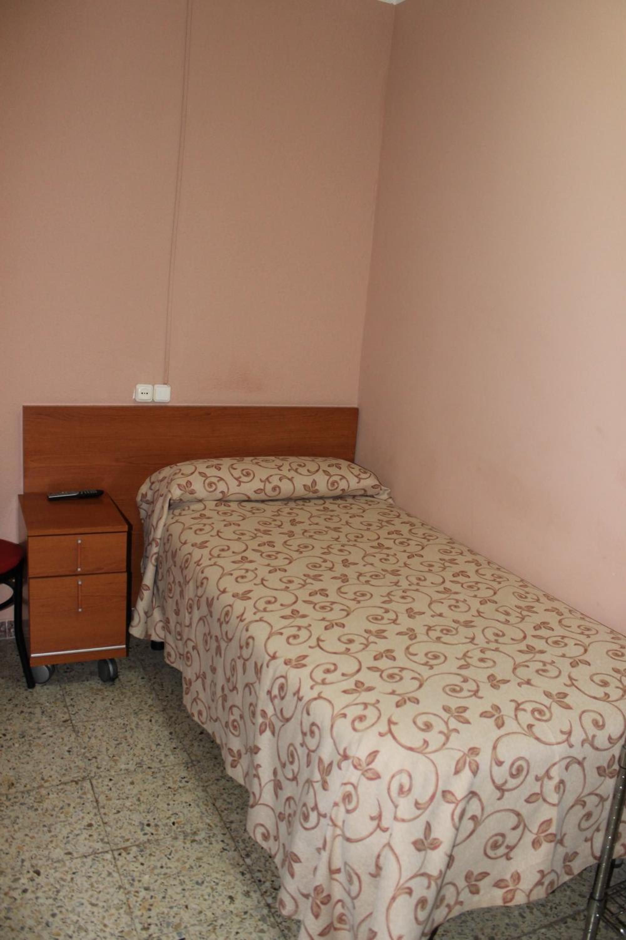 Habitación individual con baño compartido