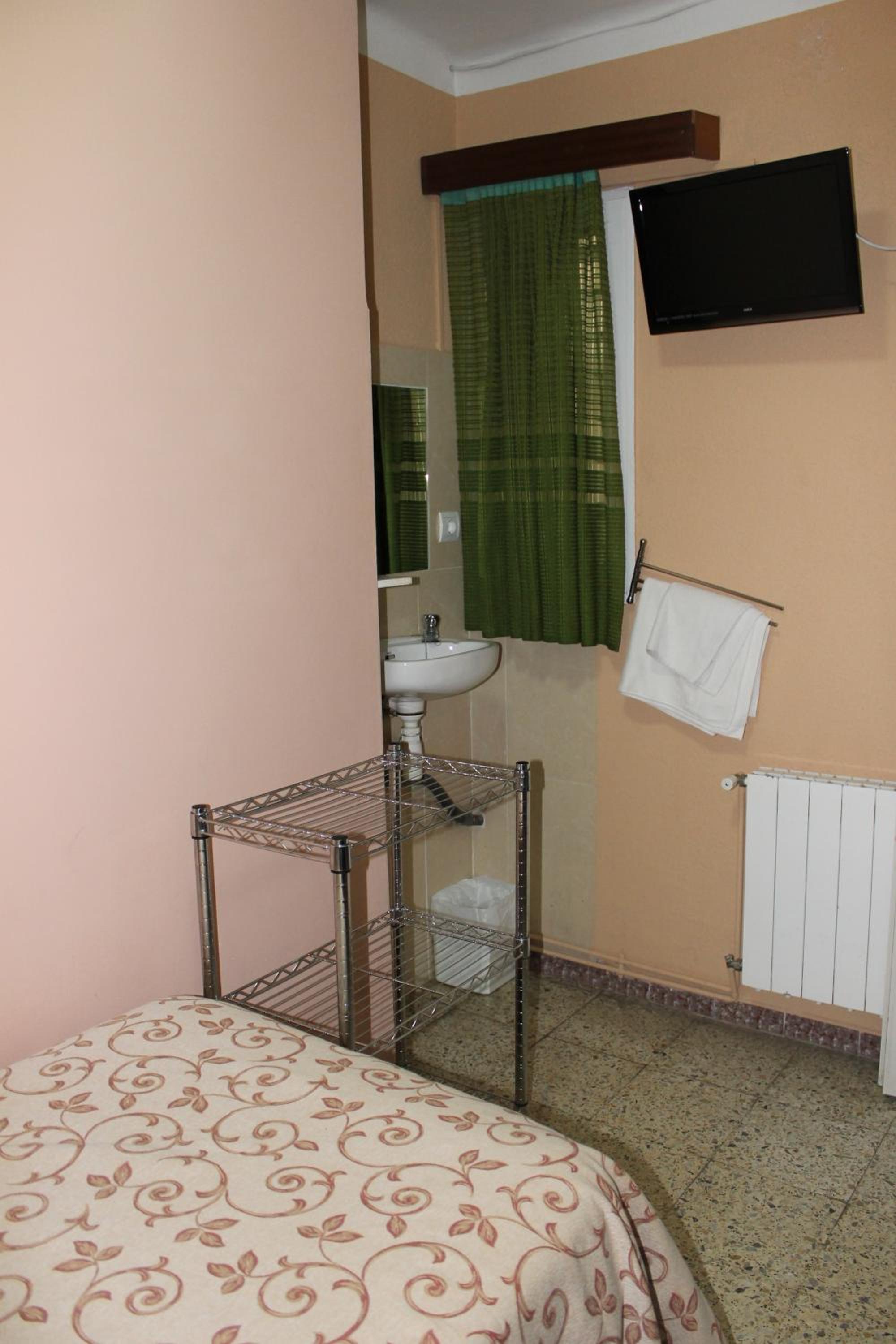 Single Room with Shared Bathroom photo 3