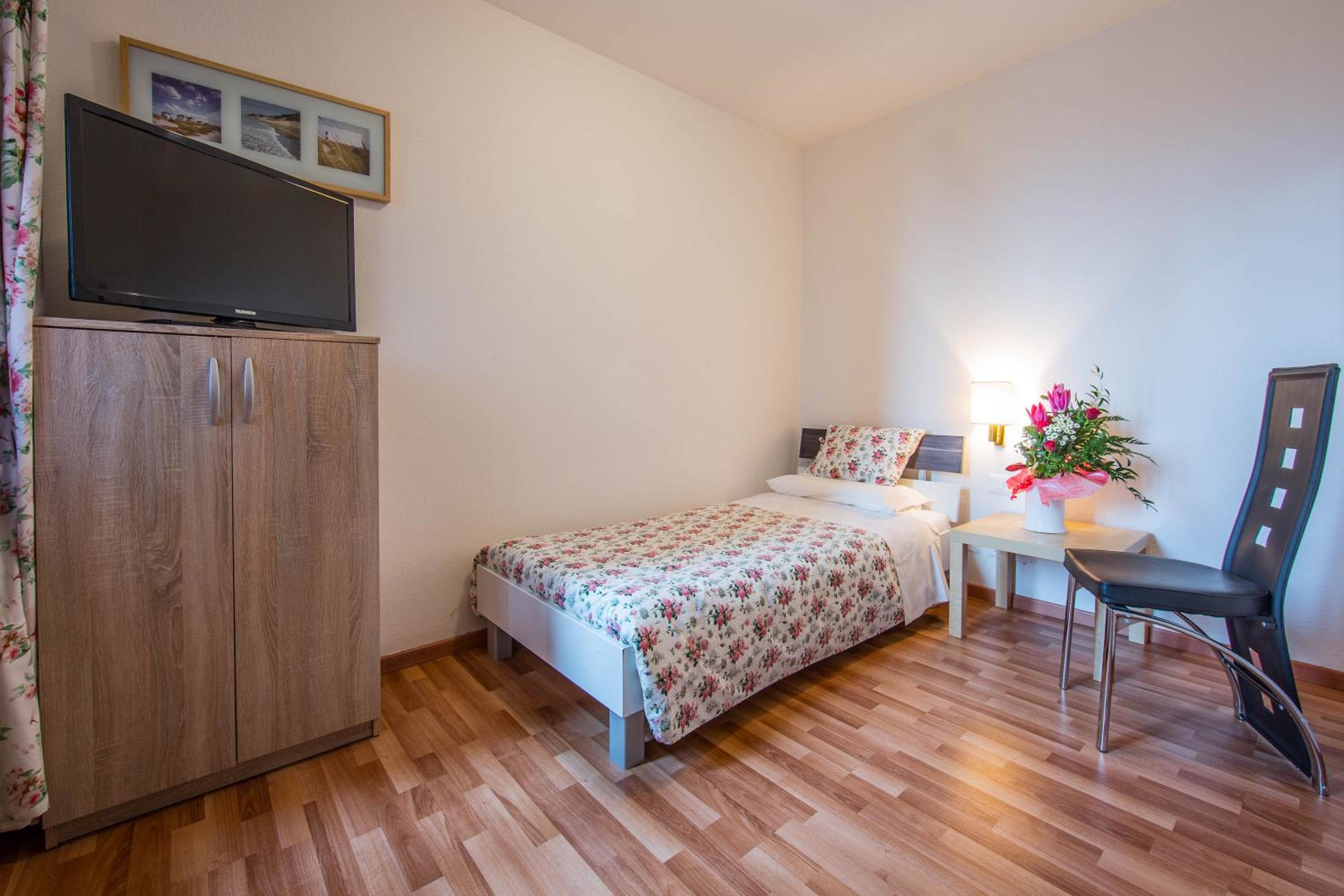Single Room - Photo 8