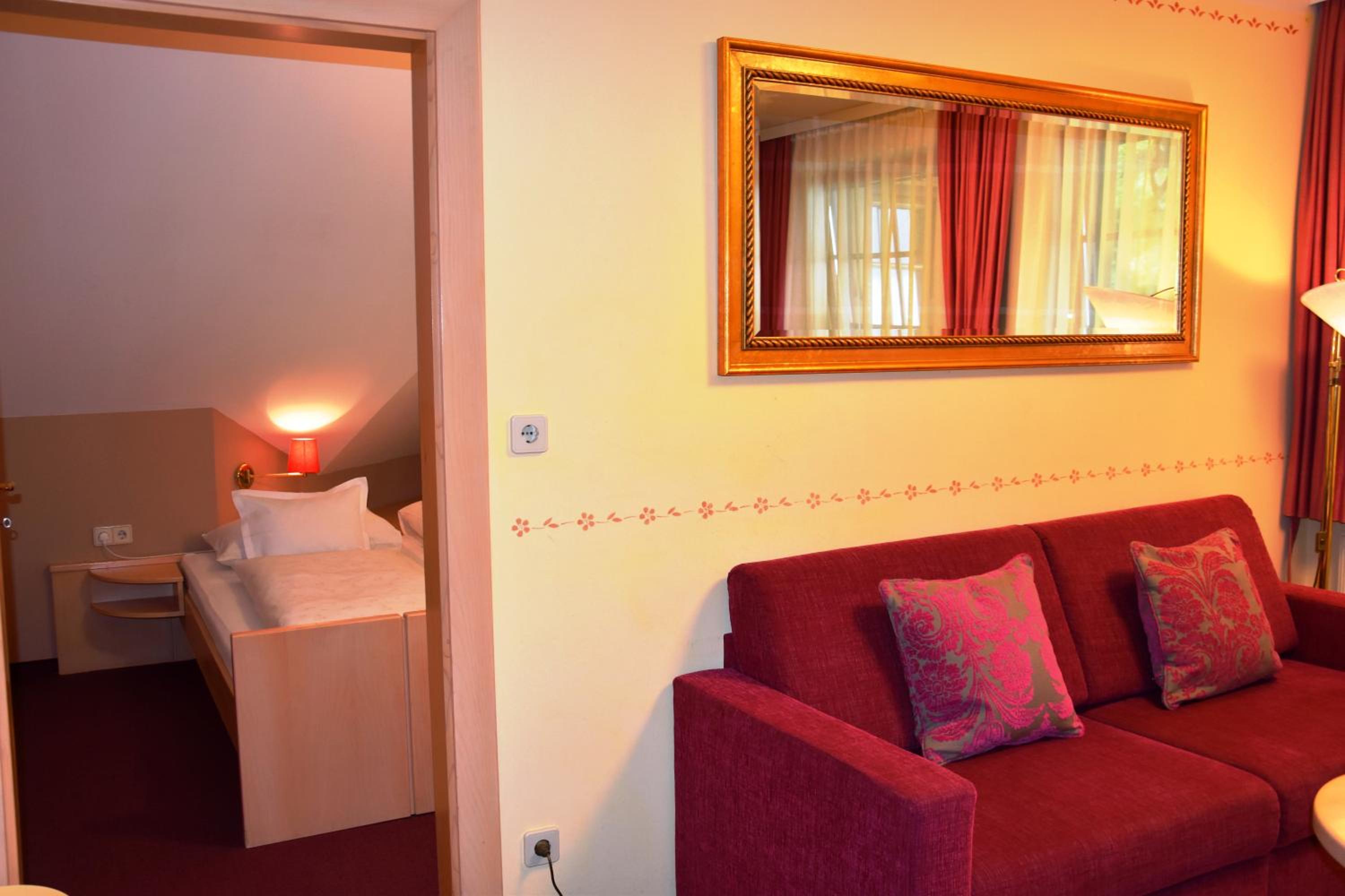 One-Bedroom Apartment with Lateral Lake View photo 2