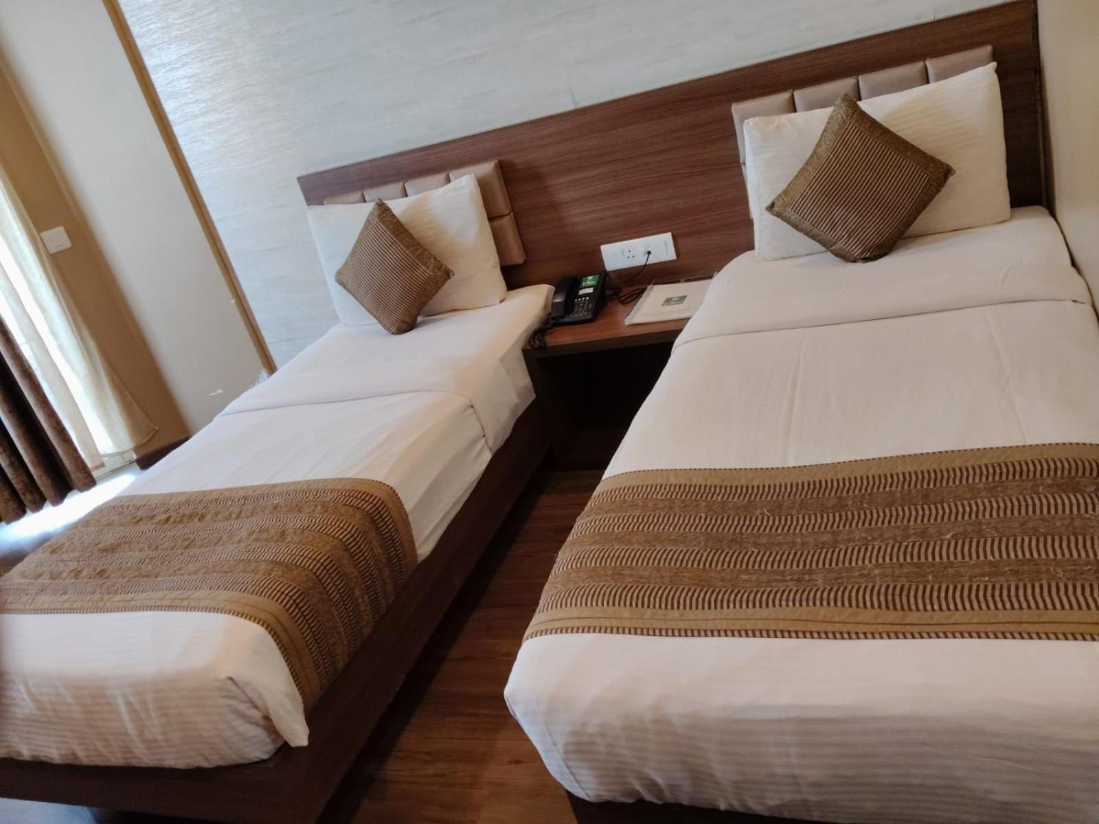 Twin Room with Private Bathroom photo 3