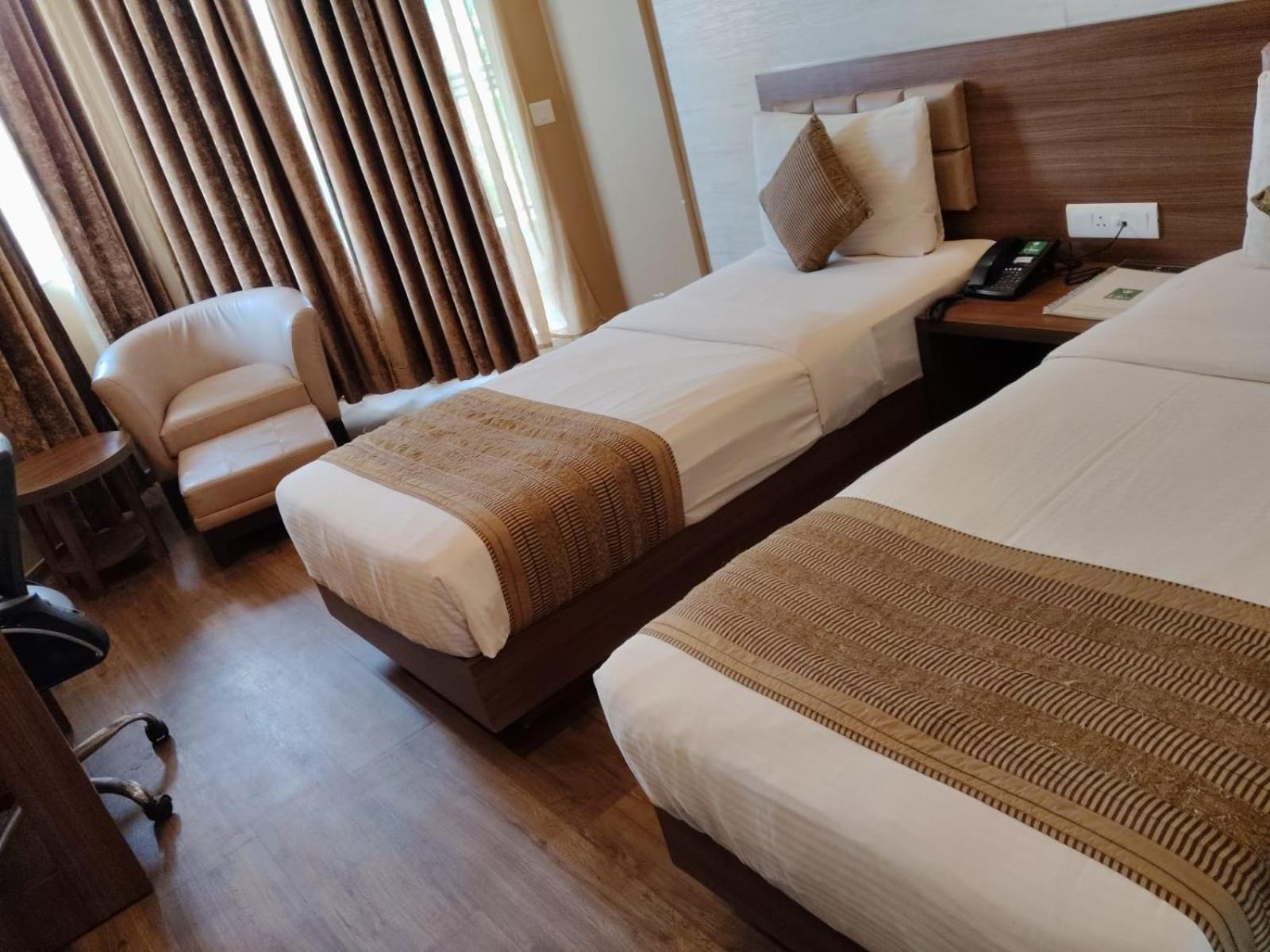 Twin Room with Private Bathroom photo 1