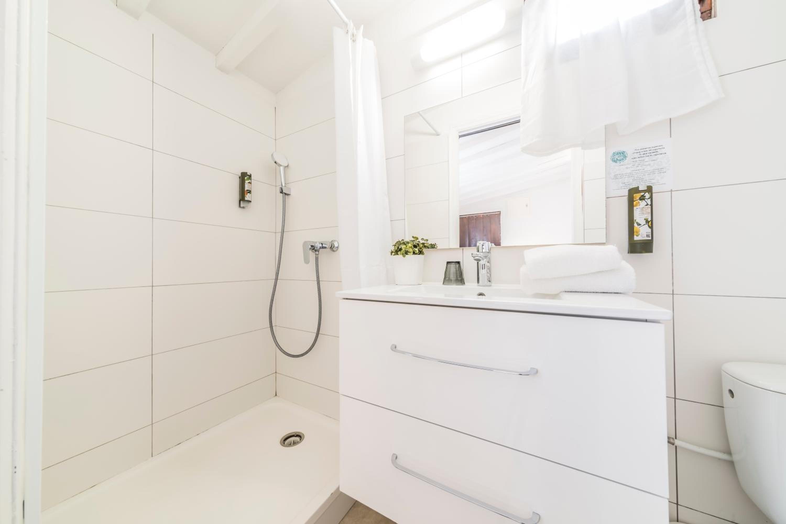 Small Single Room - Photo 1
