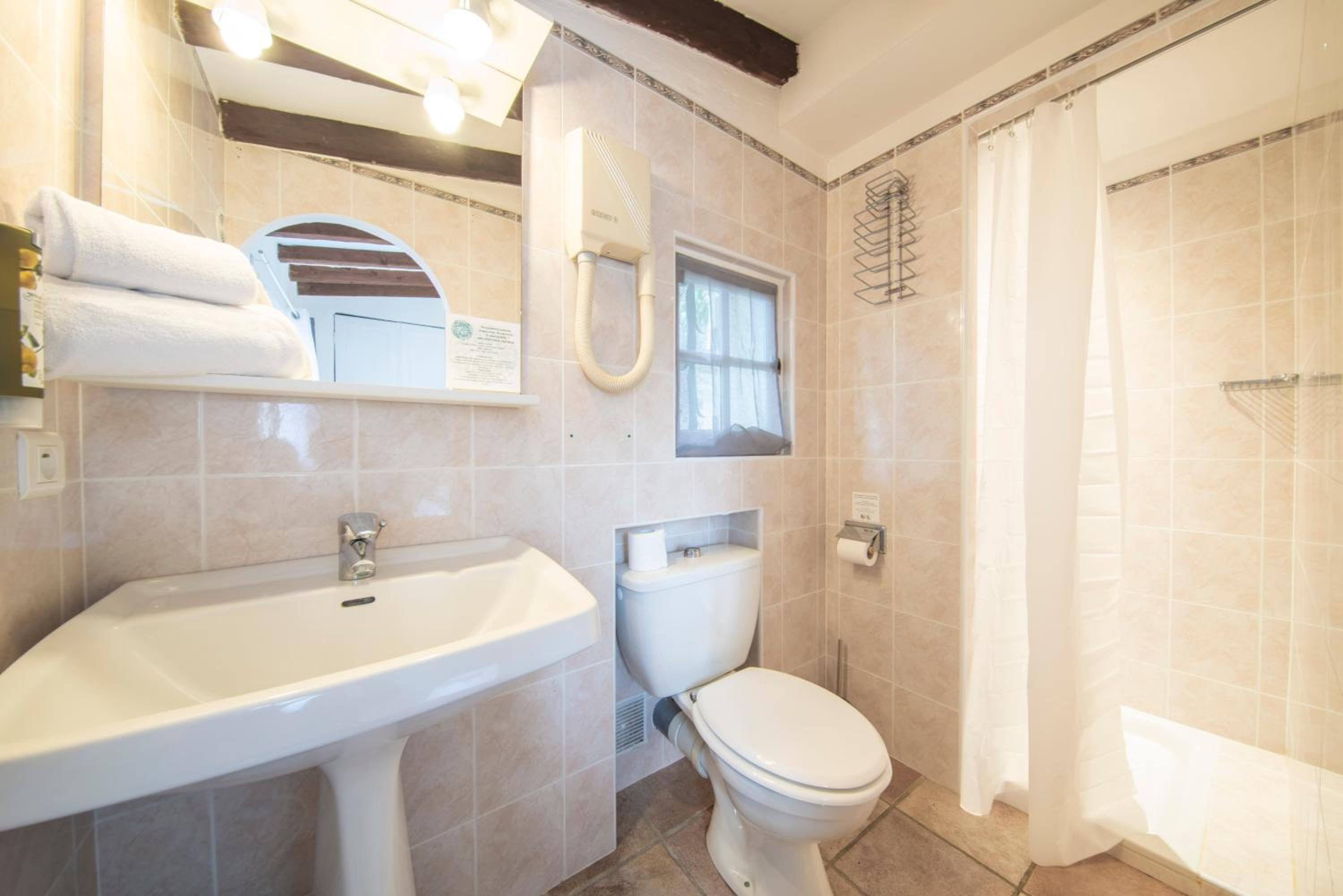 Small Single Room - Photo 6