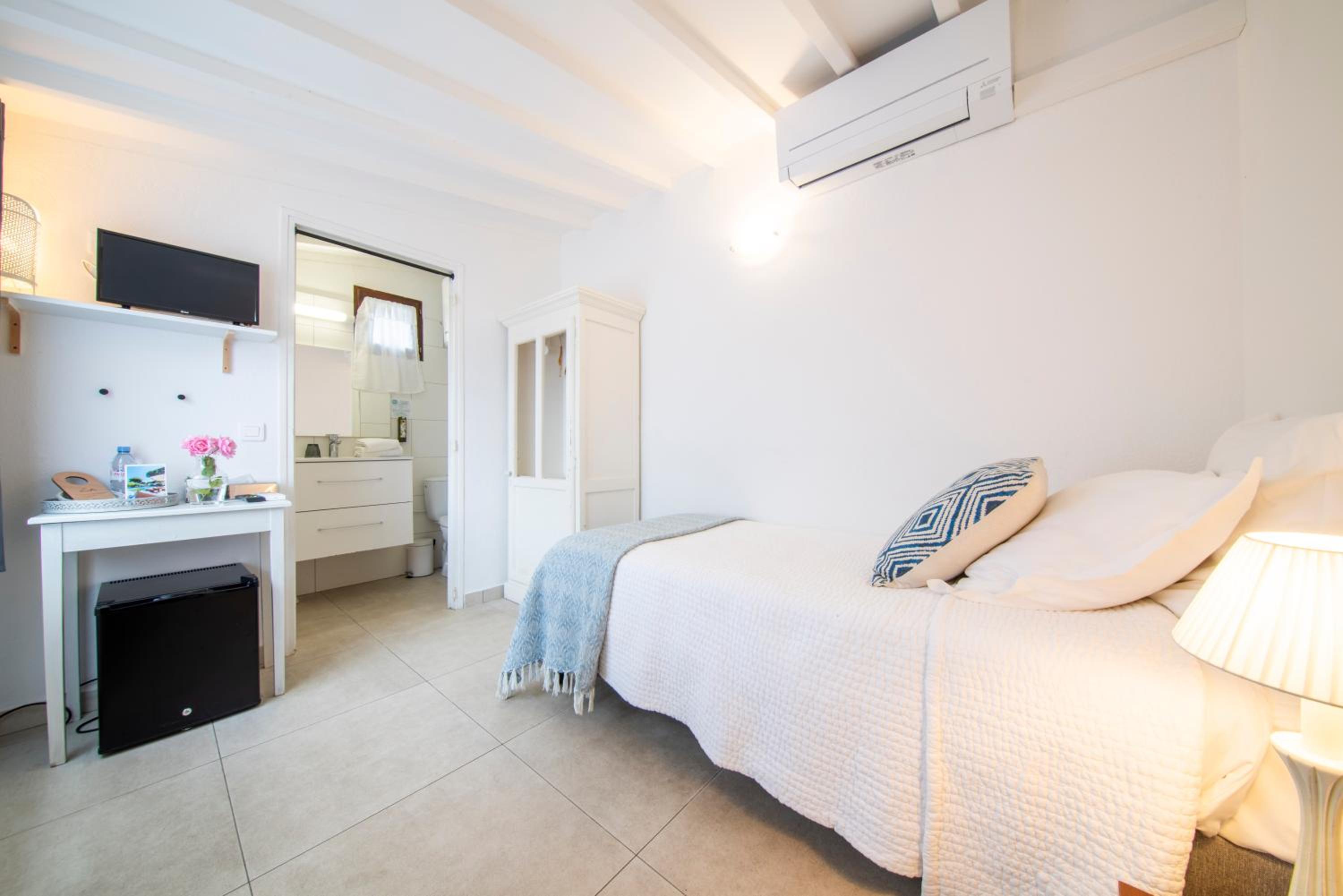Small Single Room - Photo 3